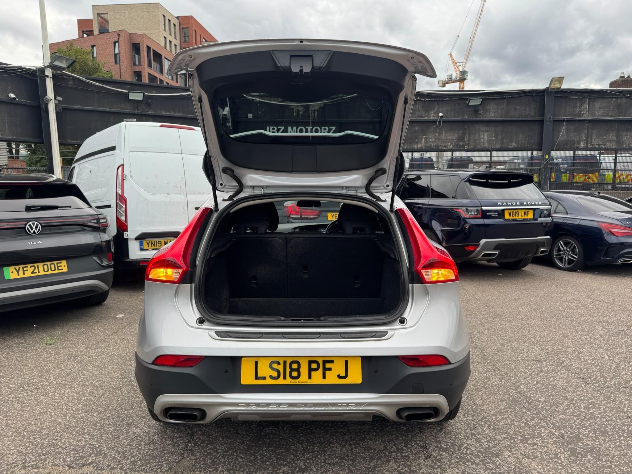 Volvo V40 Cross Country view 40