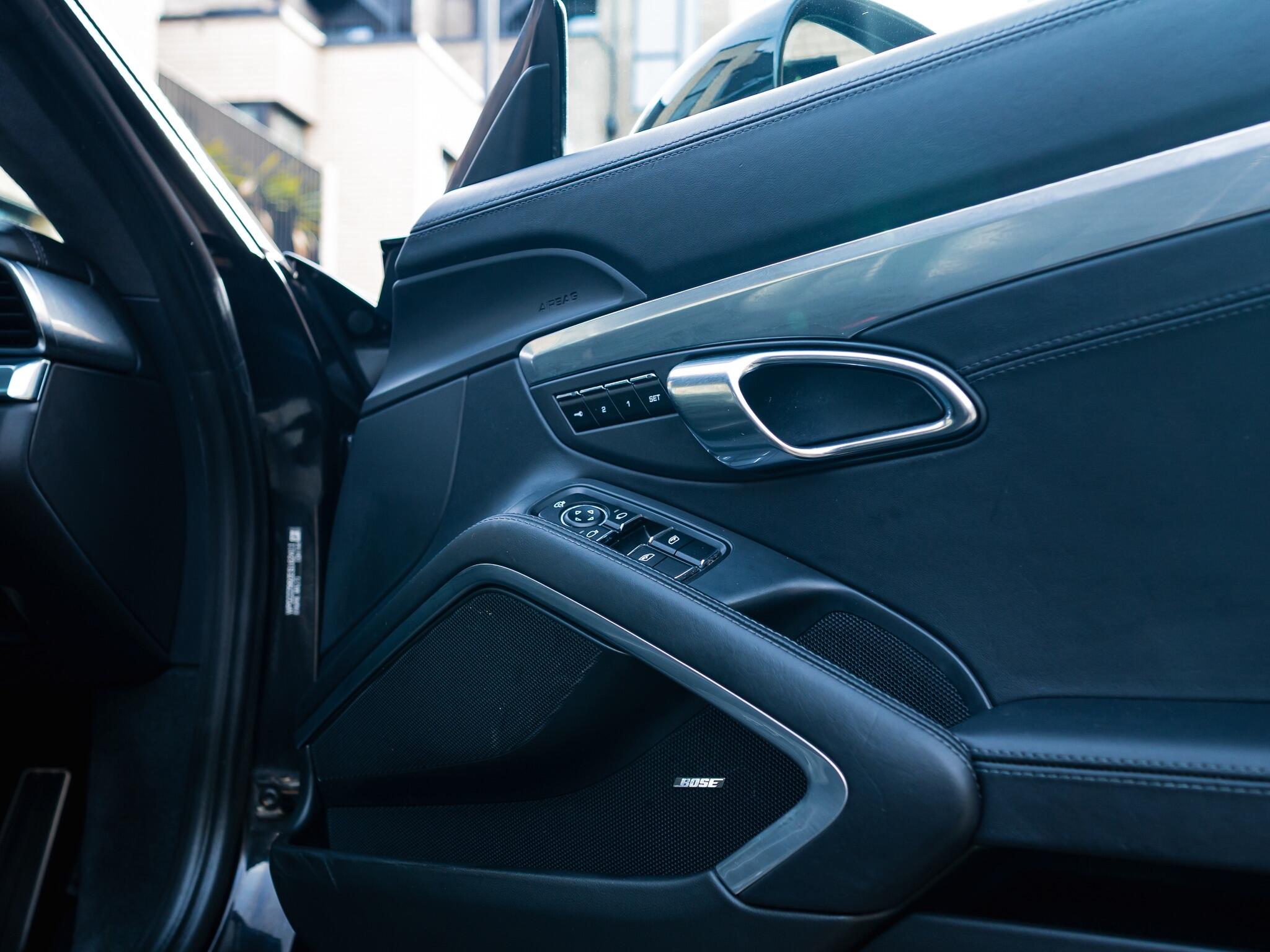 Porsche 911 view 13