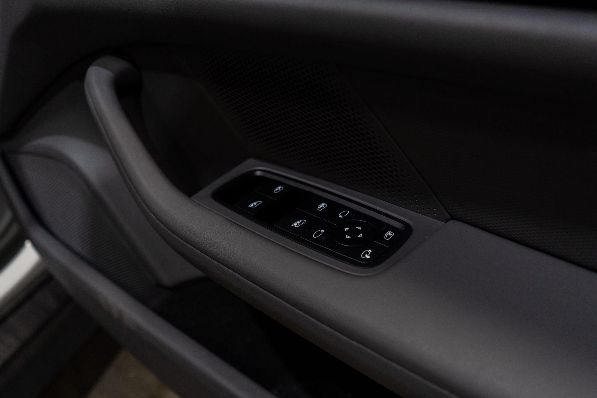 Porsche Taycan view 16