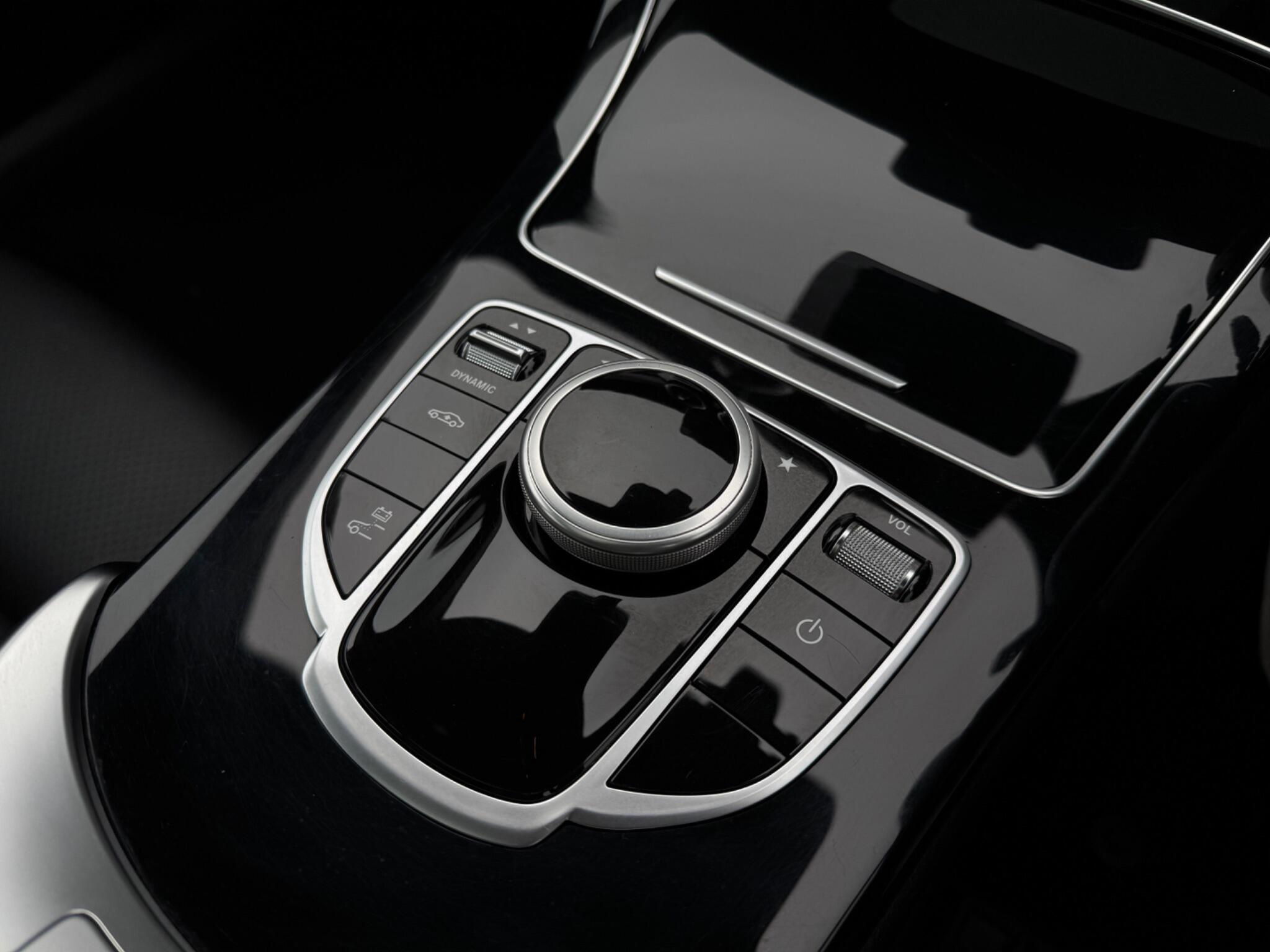 Mercedes-Benz C-Class view 70