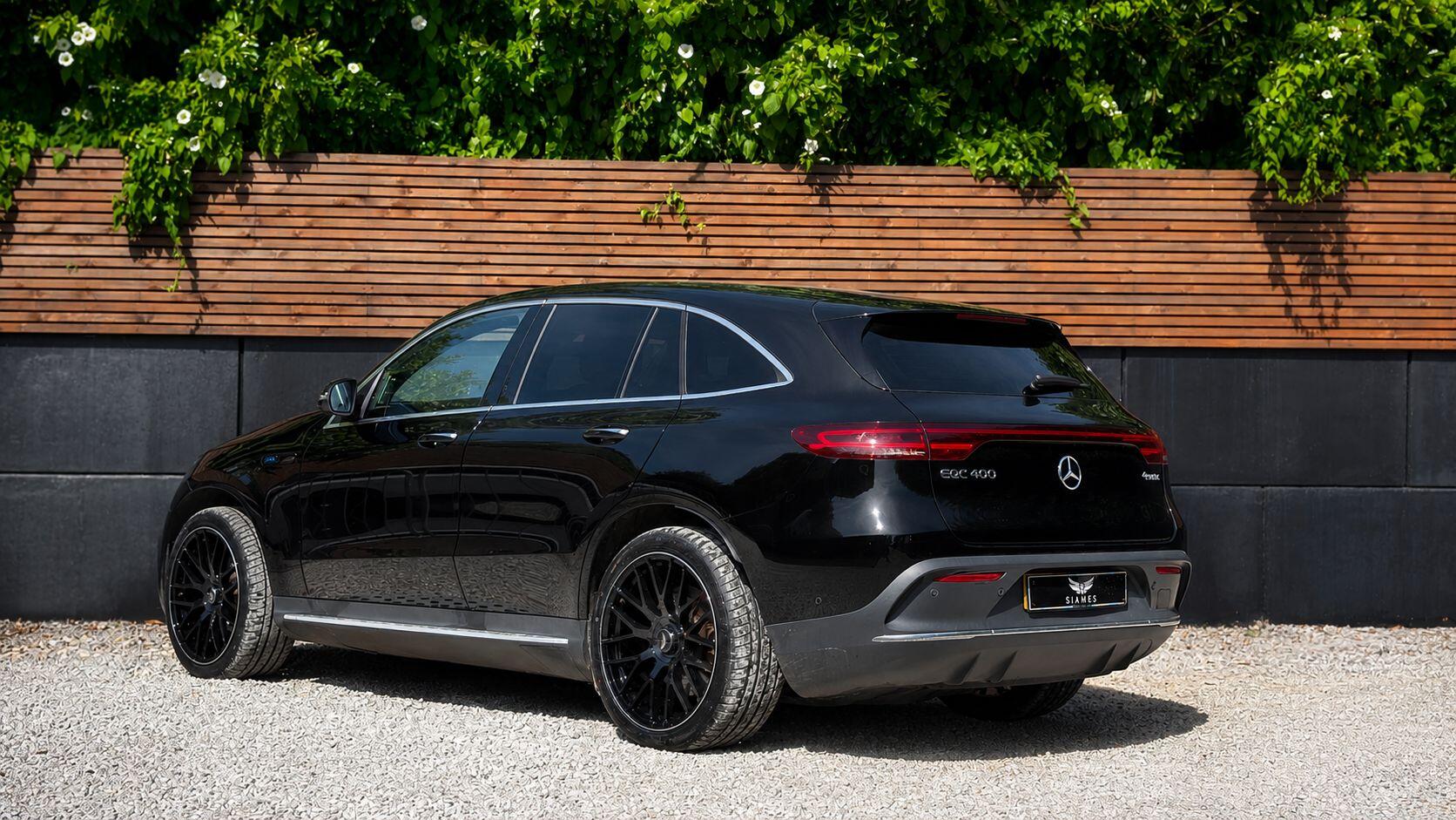 Mercedes-Benz EQC view 8
