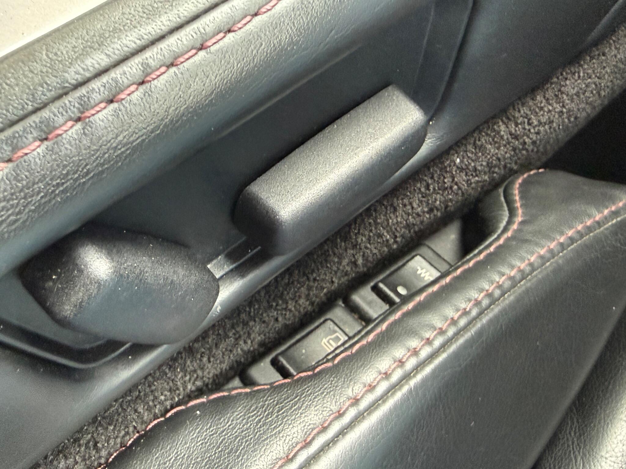 2005 Aston Martin DB9 5.9 Coupe 2dr Petrol Seq (394 g/km, 450 bhp) image 13