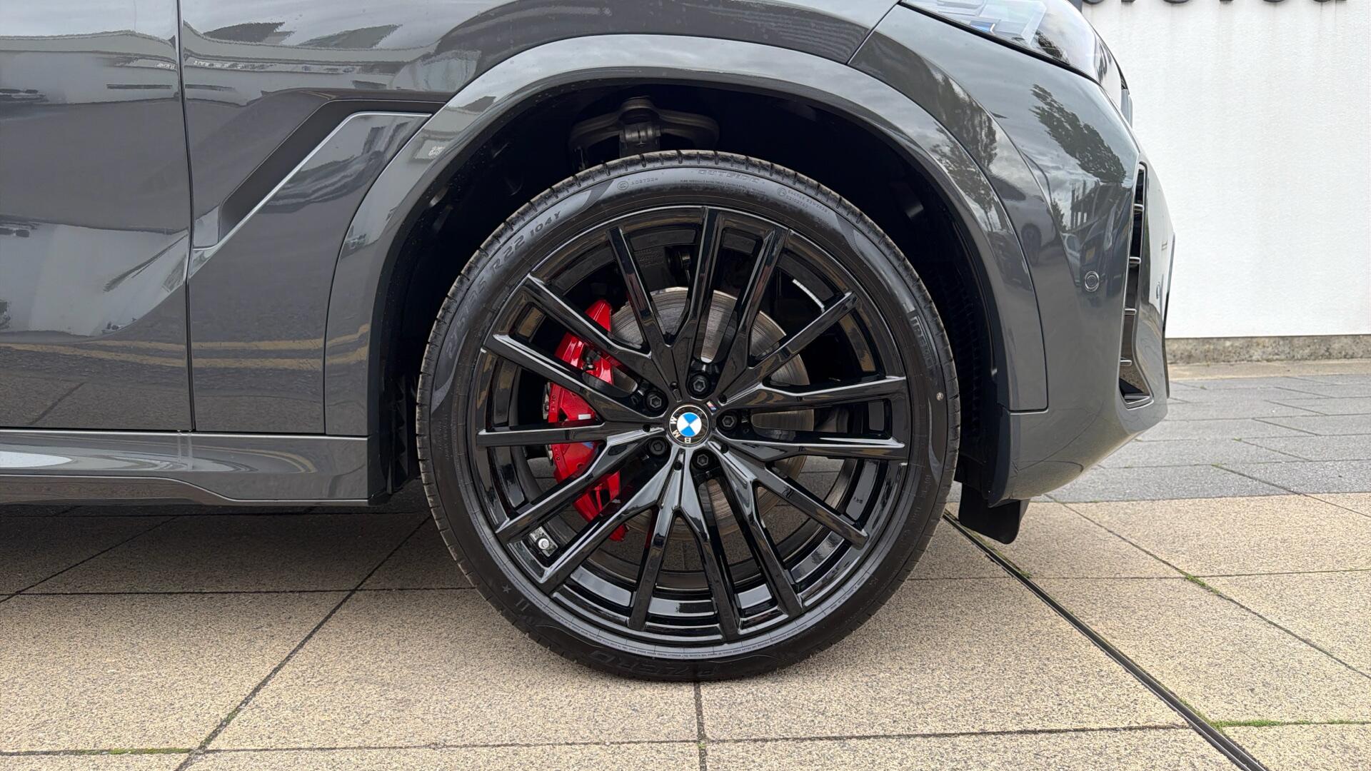 BMW X6 view 14