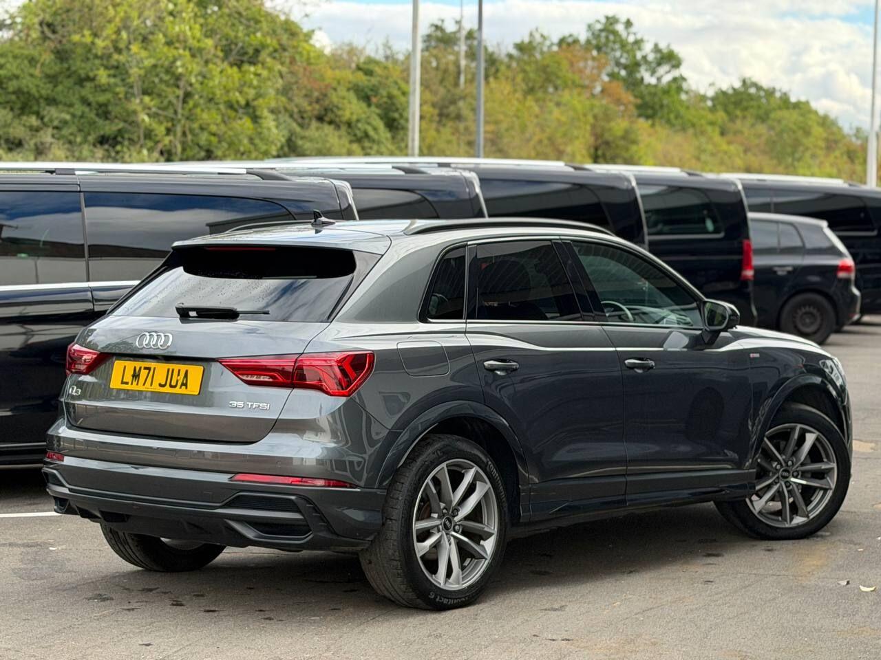 Audi Q3 view 63