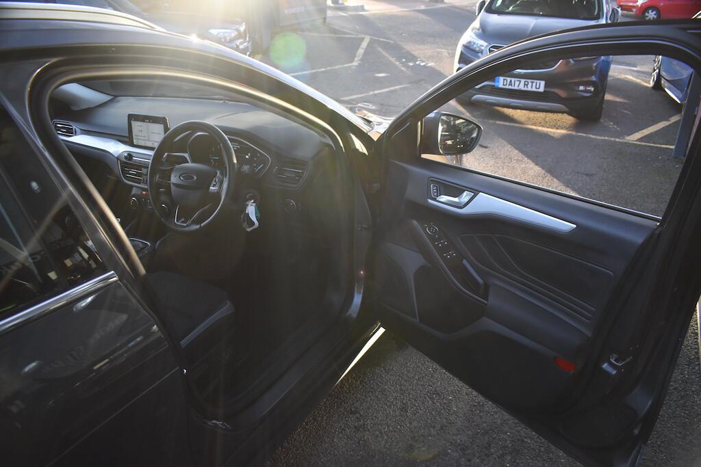 Ford Focus view 25