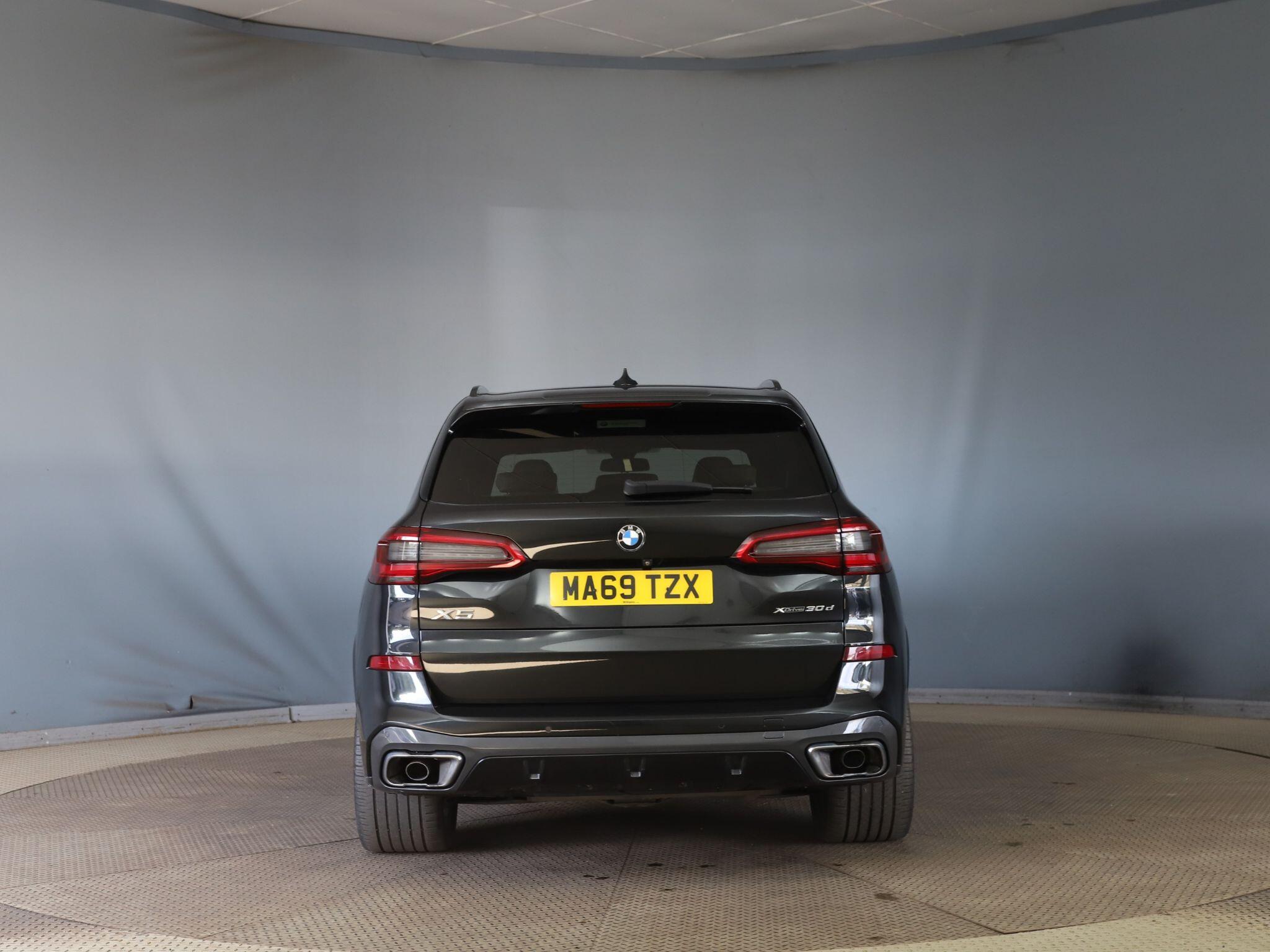 BMW X5 view 5