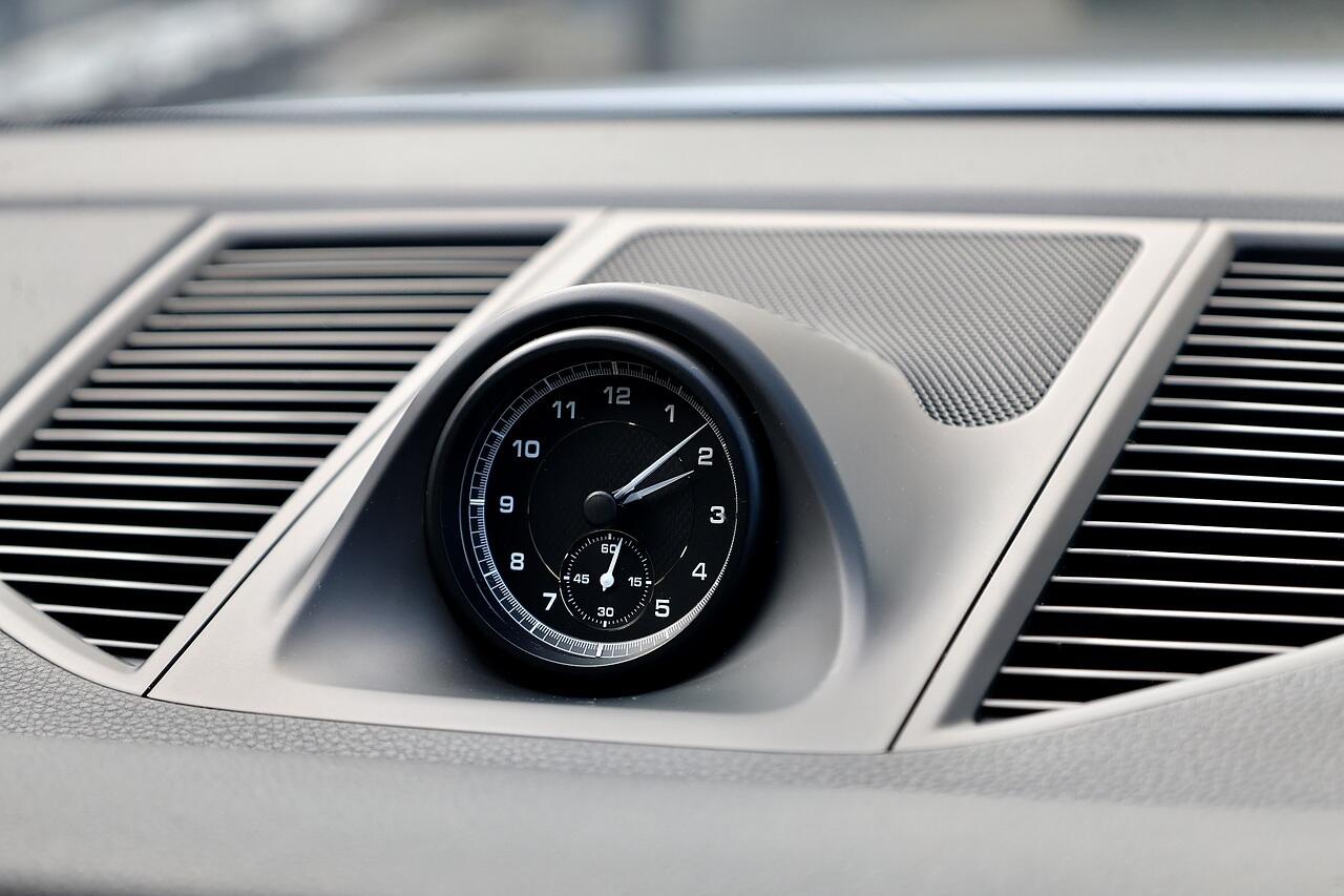 Porsche Macan view 16