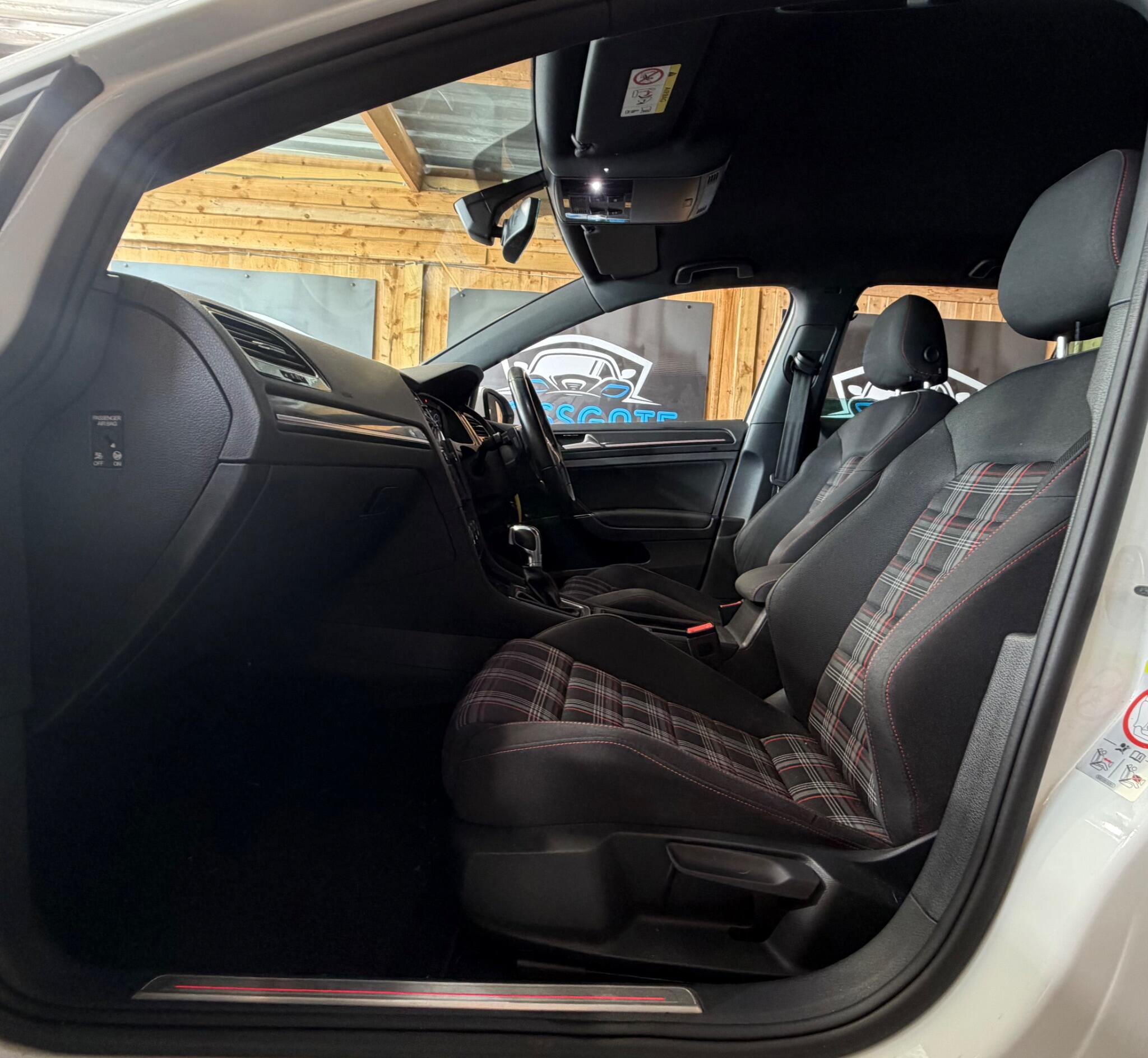 Volkswagen Golf view 33