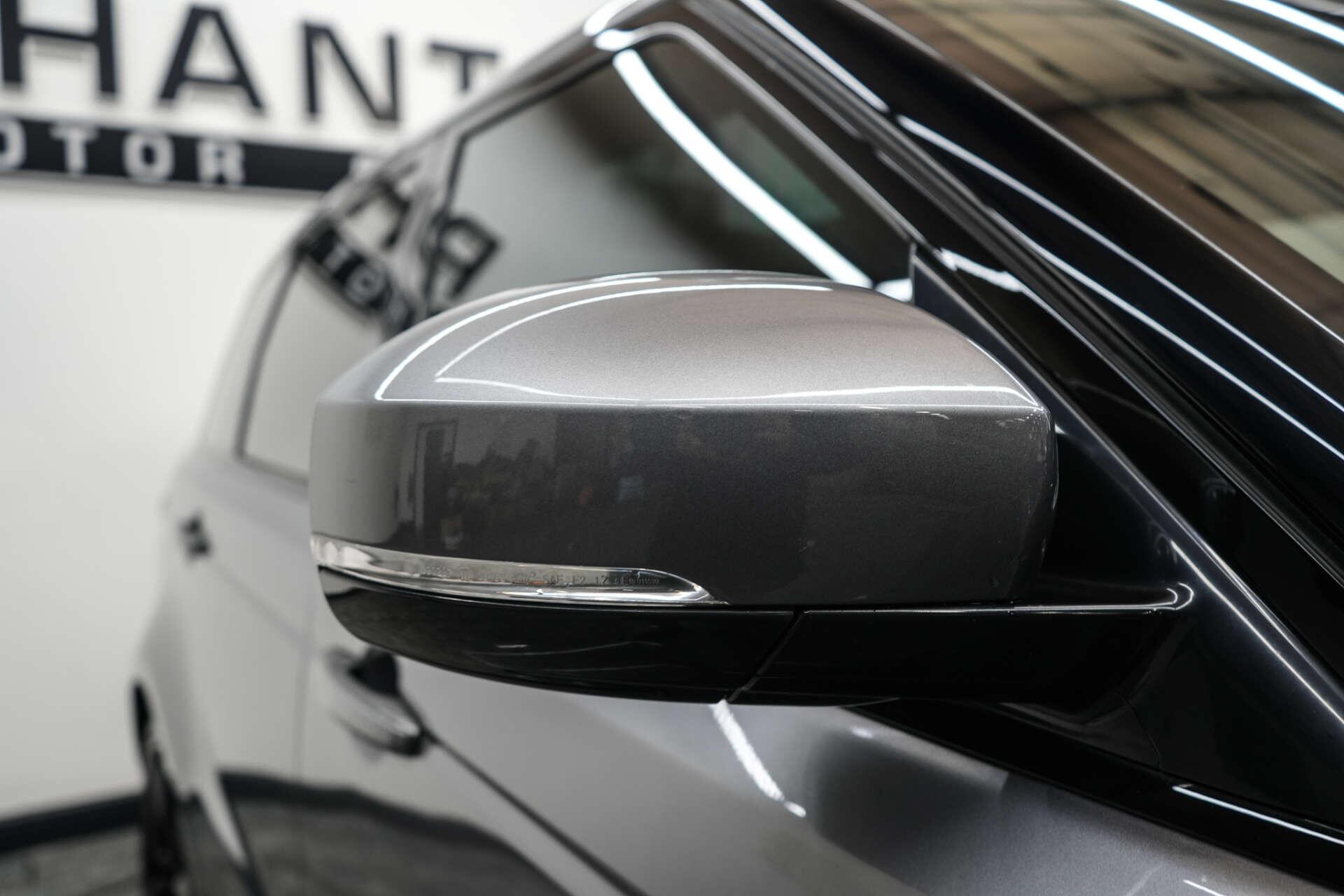 Land Rover Range Rover Sport view 9