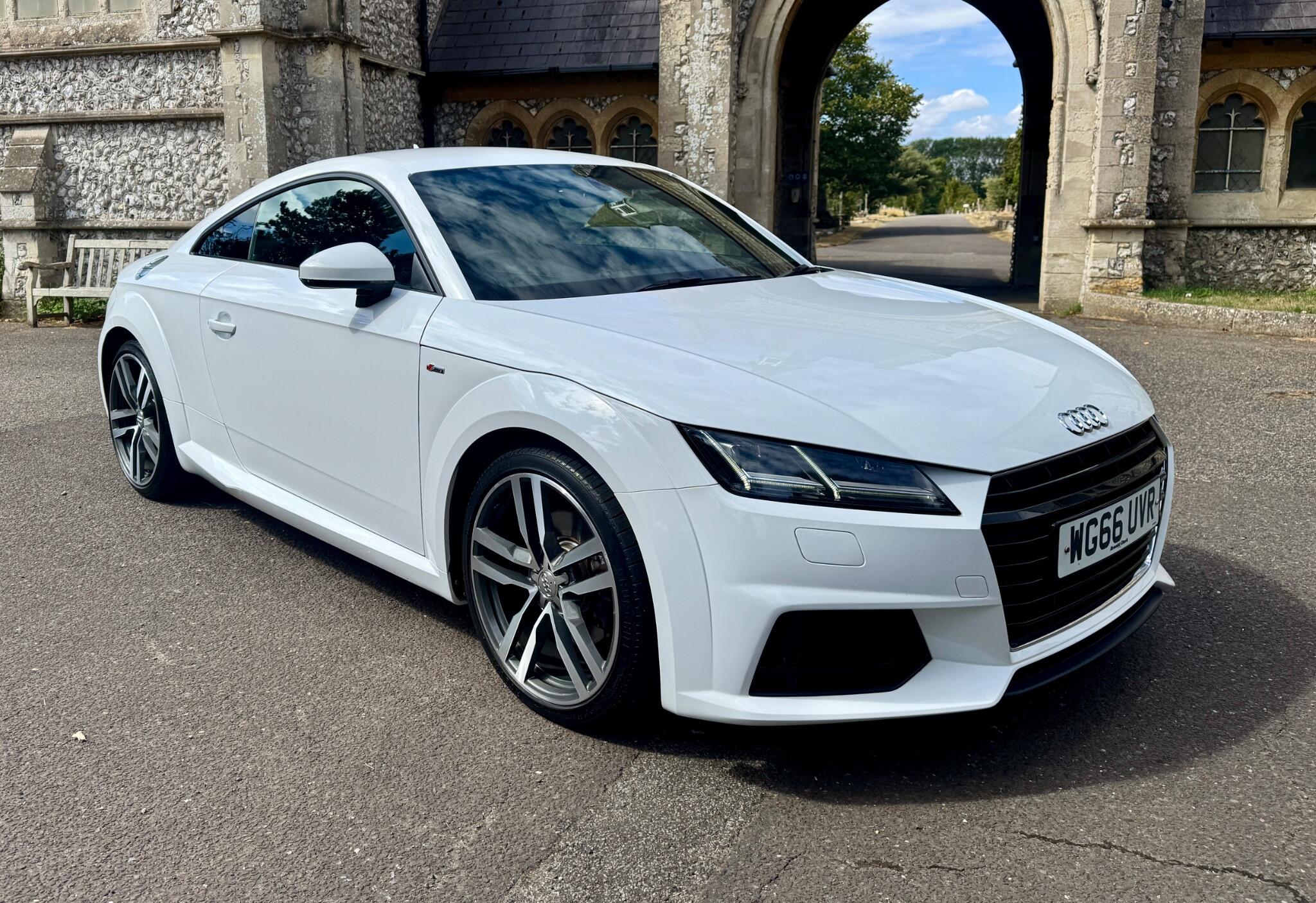 Audi TT view 7