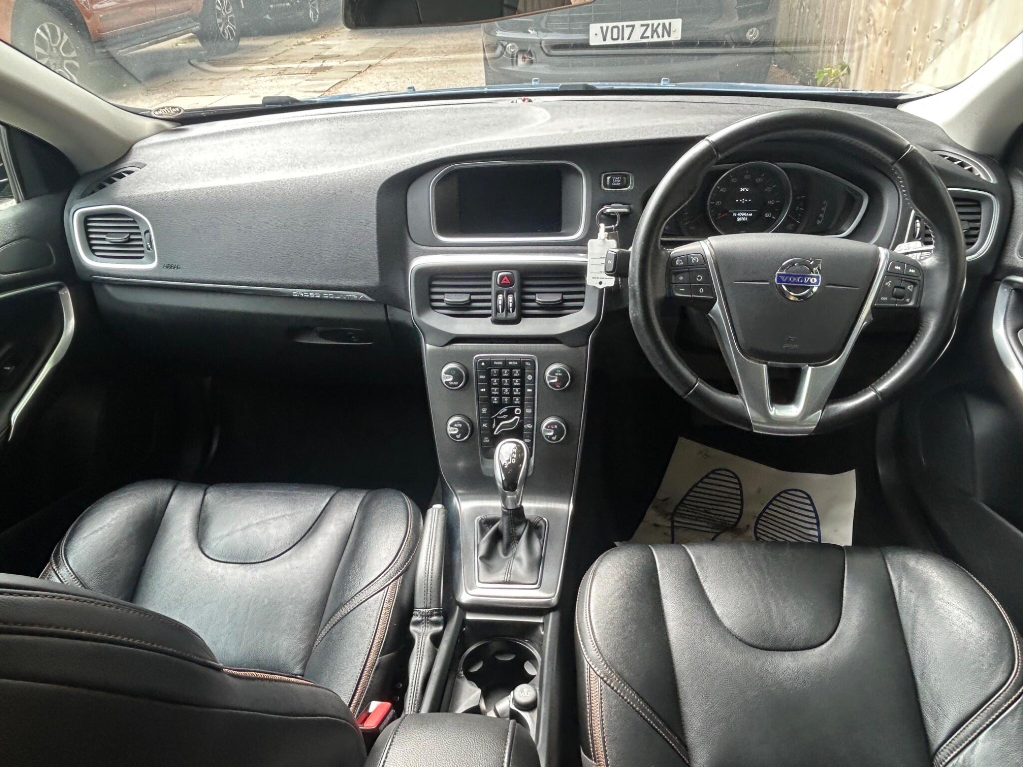 Volvo V40 Cross Country view 25