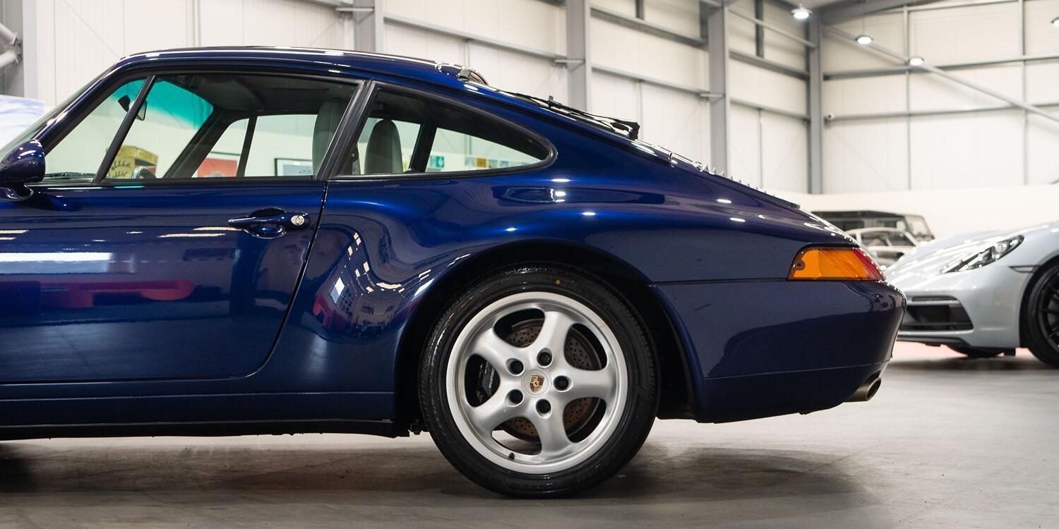 Porsche 911 view 8