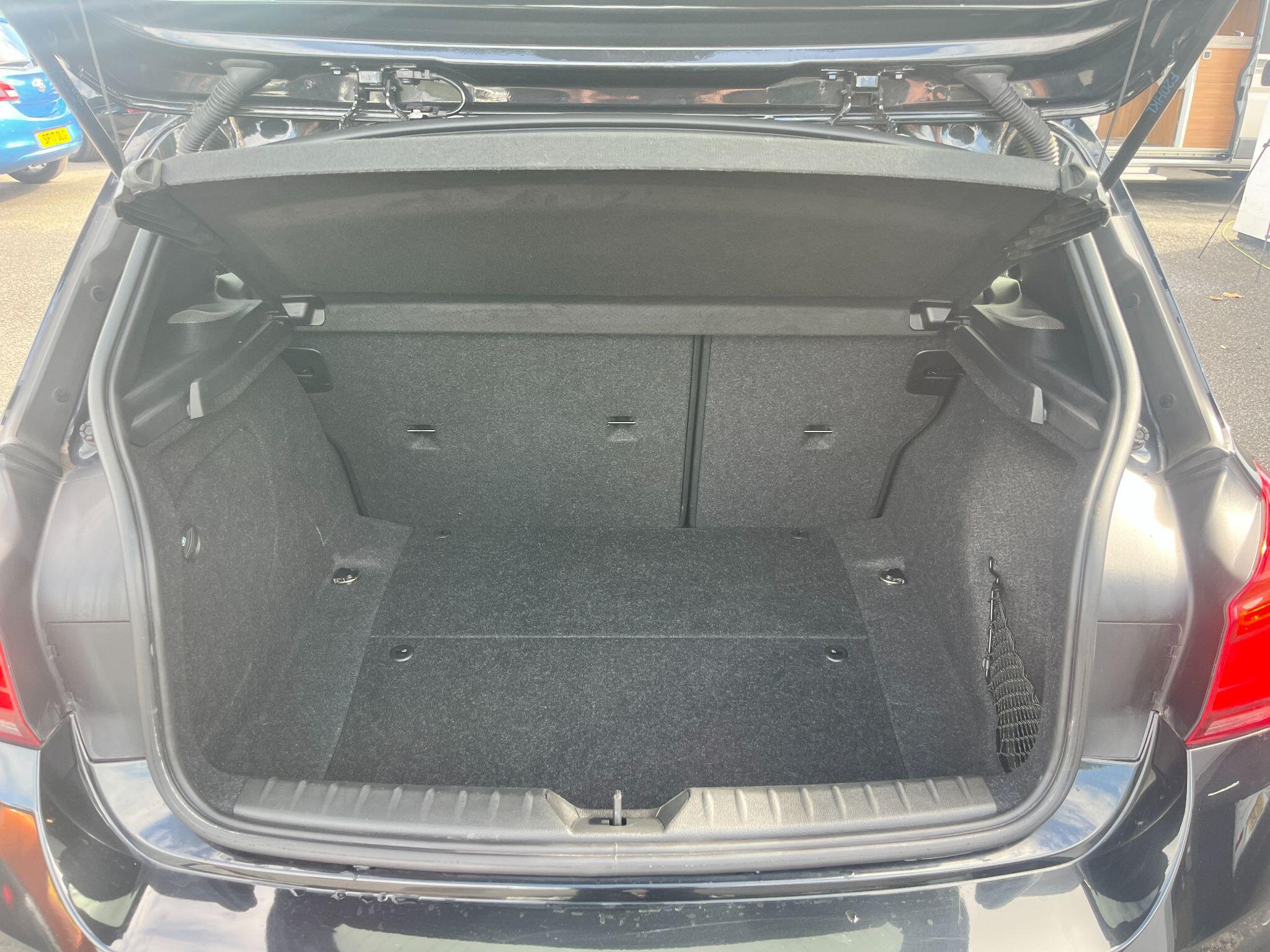 BMW 1 Series view 10