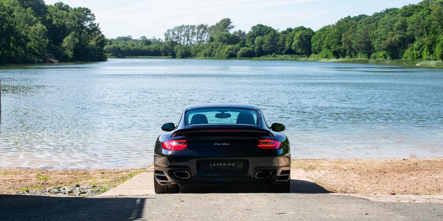 Porsche 911 view 5