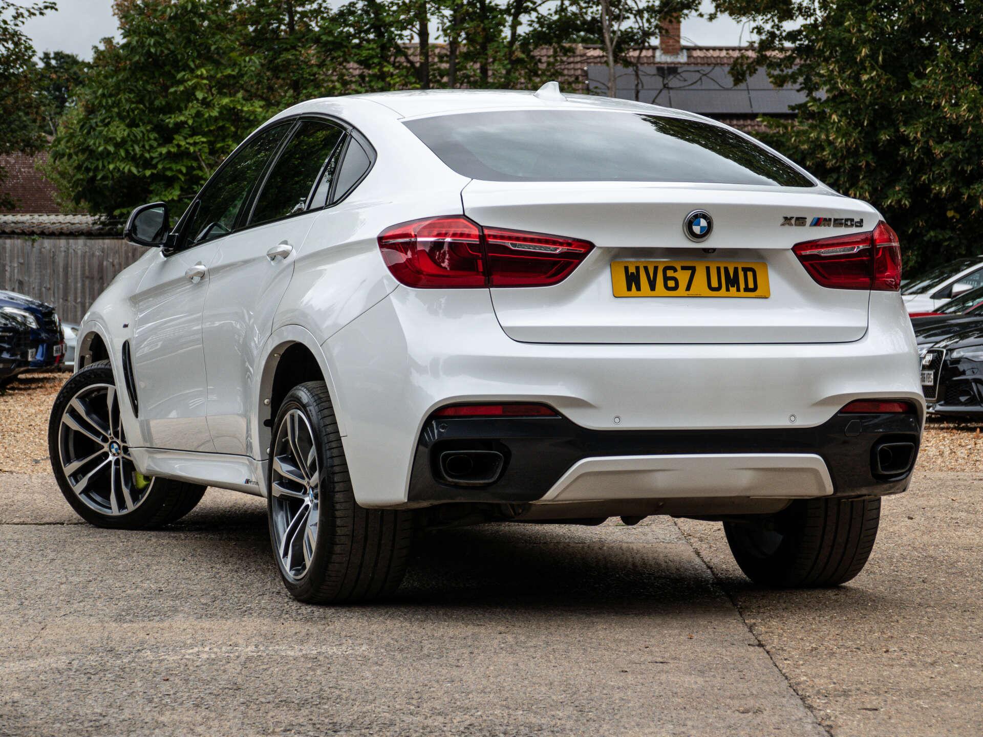 BMW X6 view 2