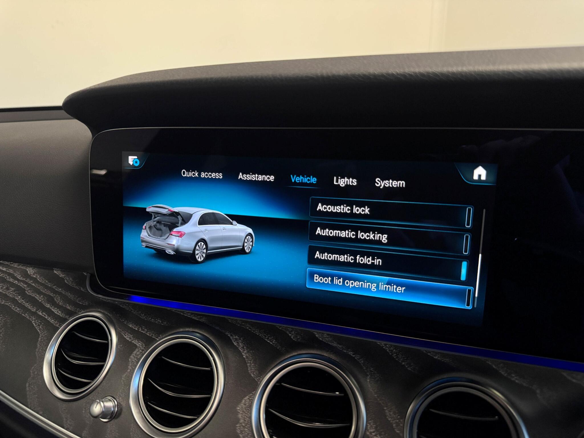 Mercedes-Benz E-Class view 51