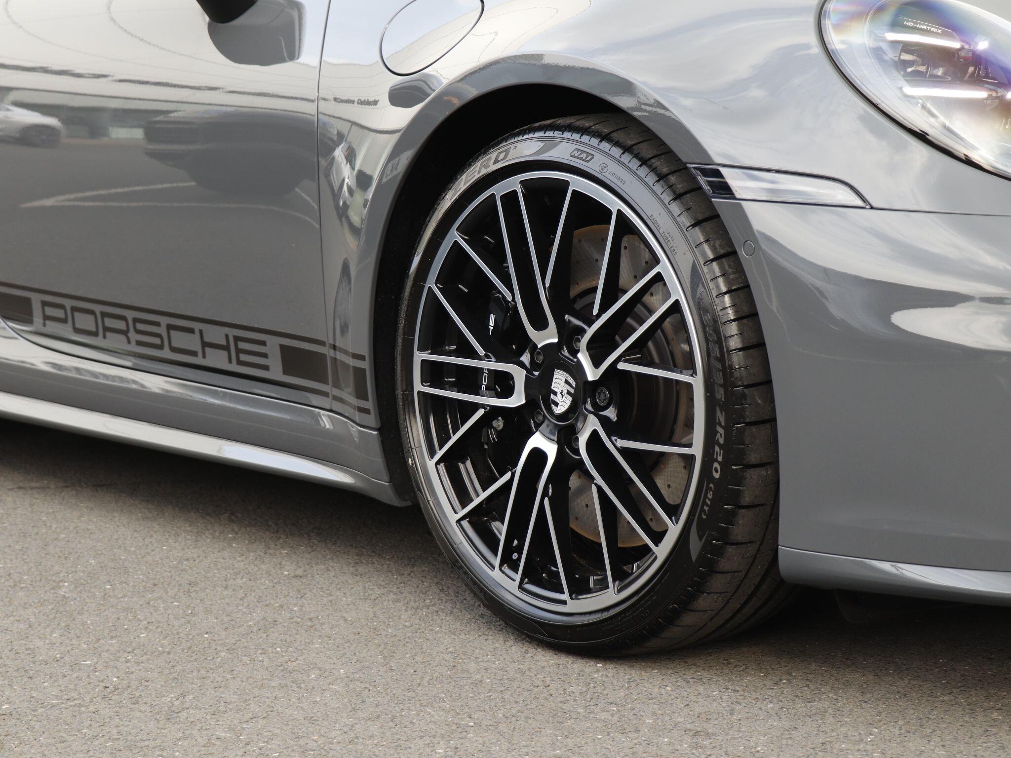 Porsche 911 view 31
