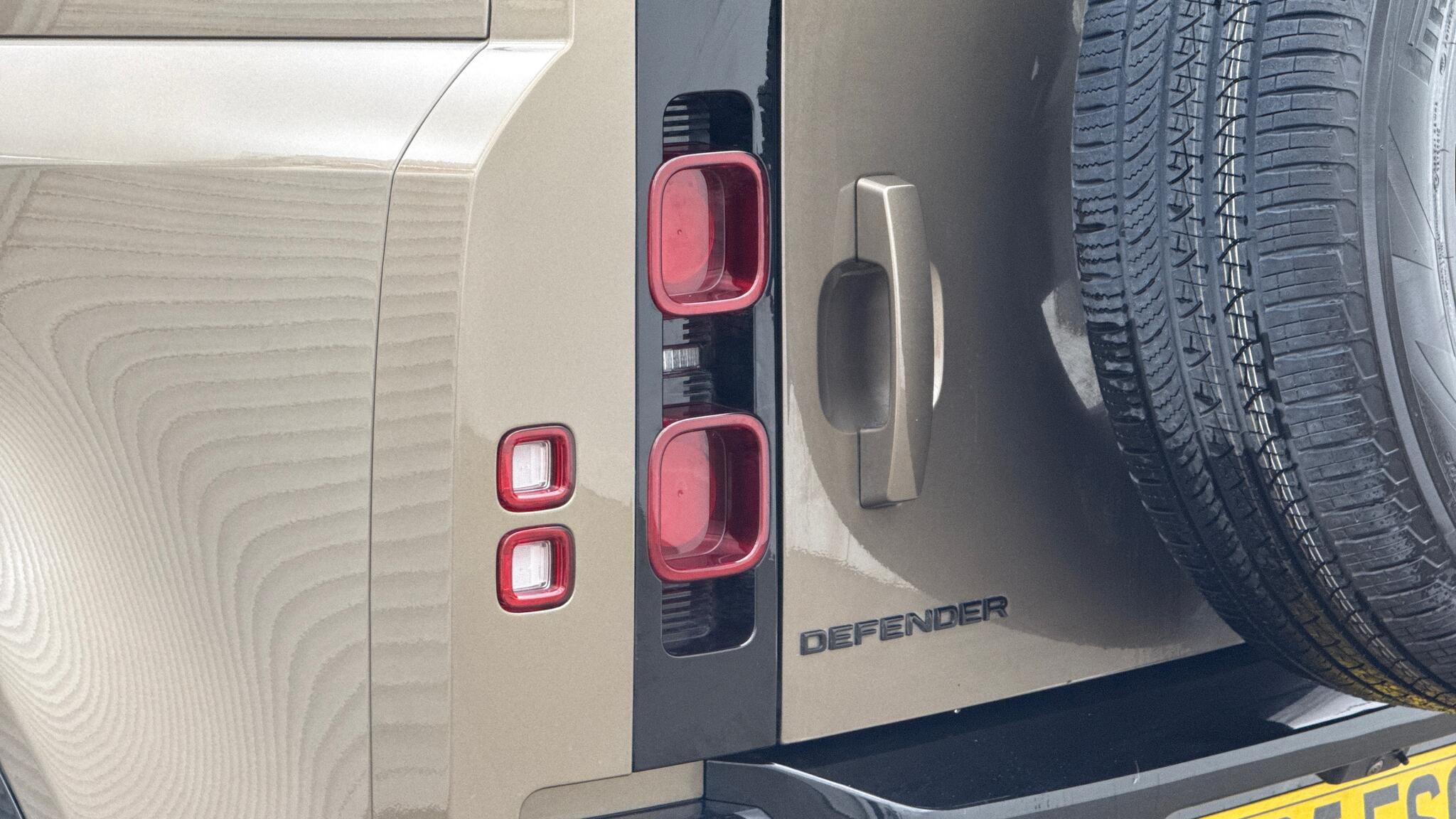 Land Rover Defender view 19