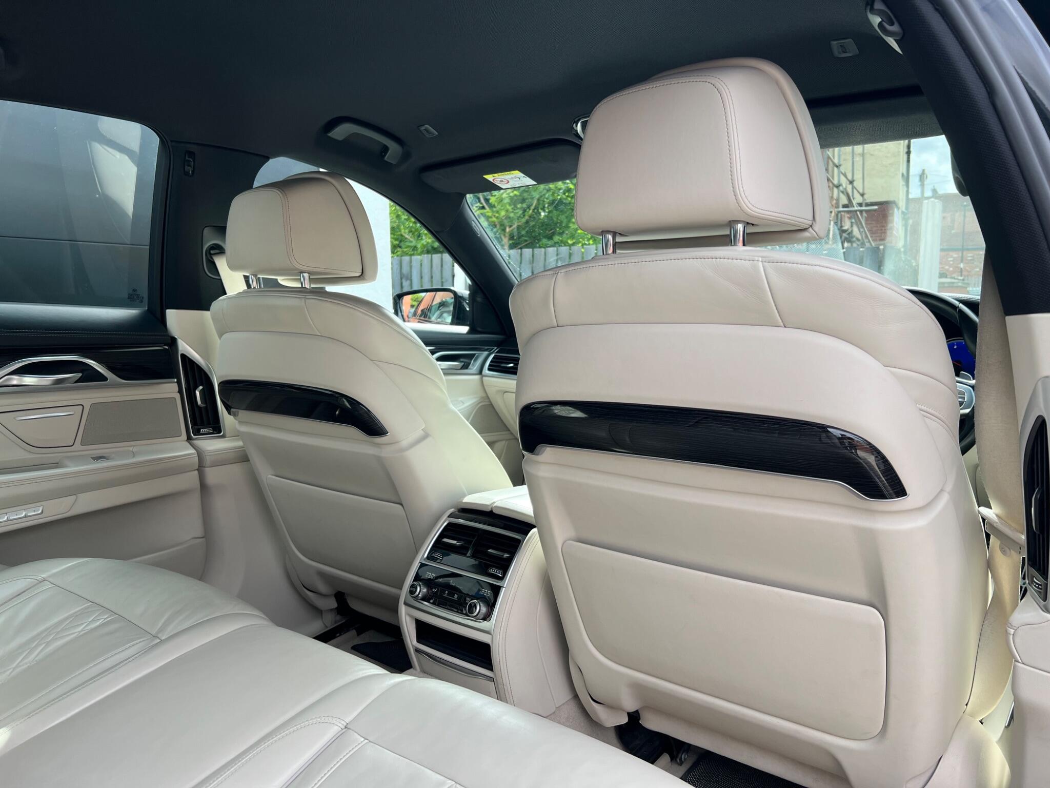BMW 7 Series view 52