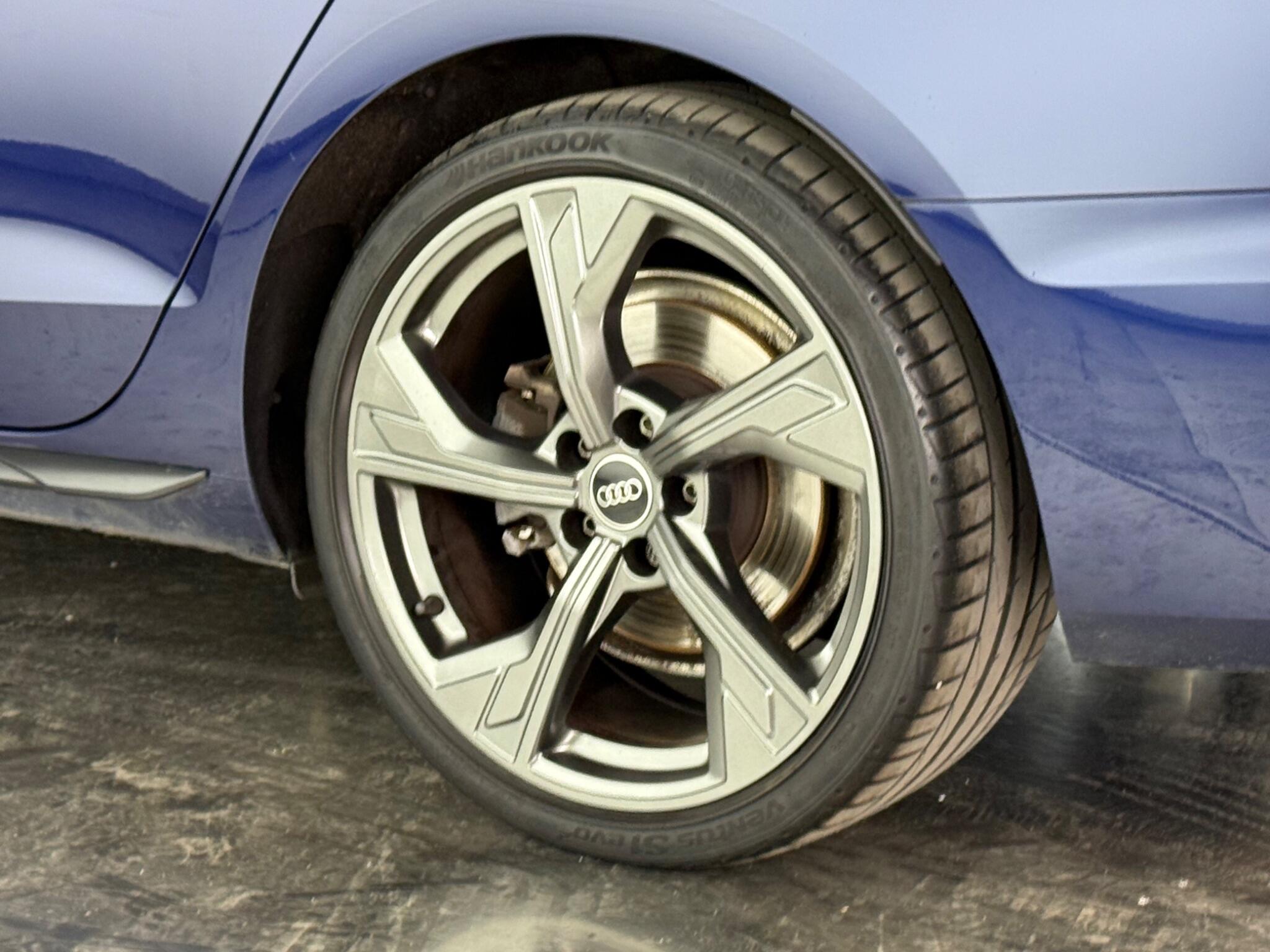 Audi A4 view 22