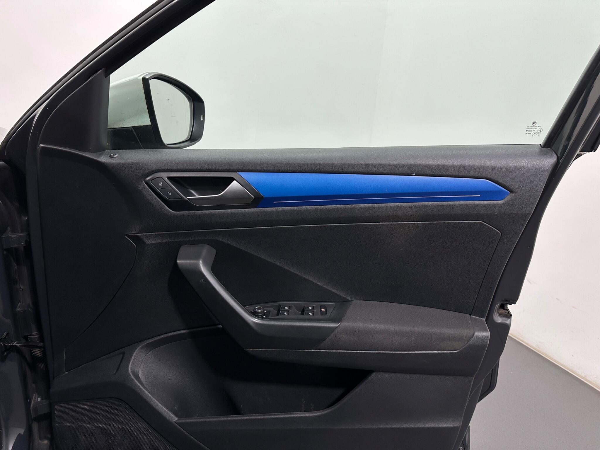 Volkswagen T-Roc view 33