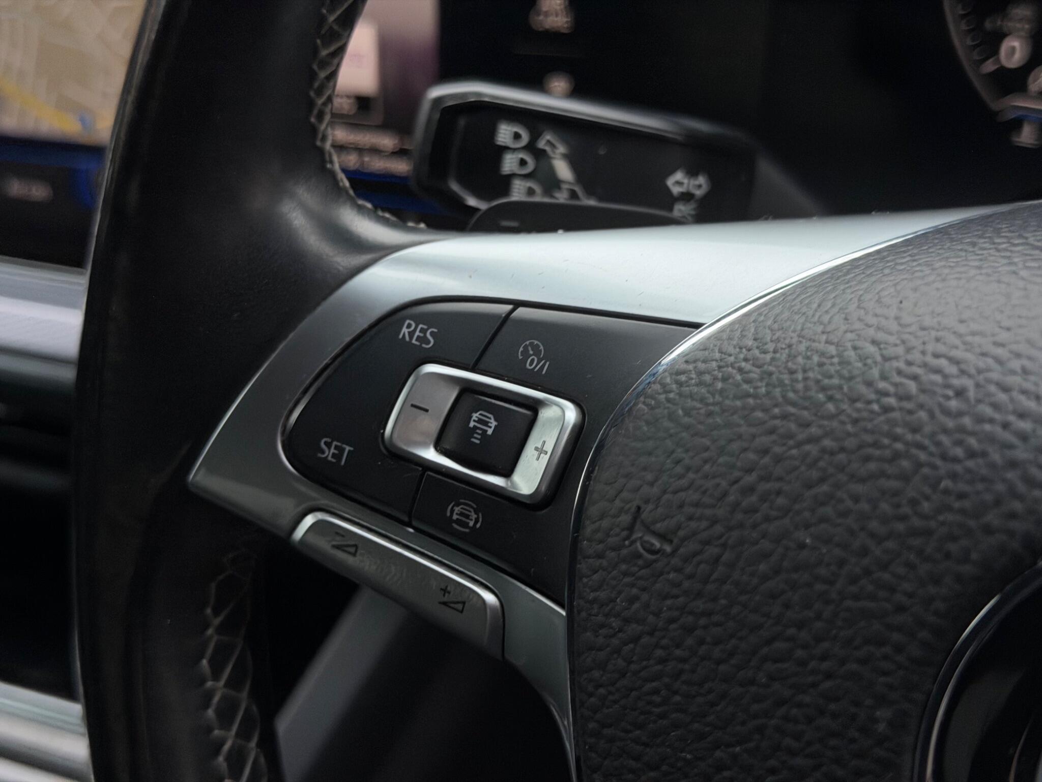 Volkswagen Touareg view 30