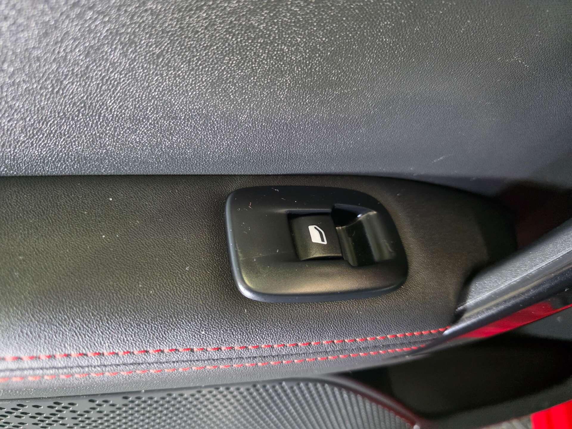 Peugeot 208 view 42