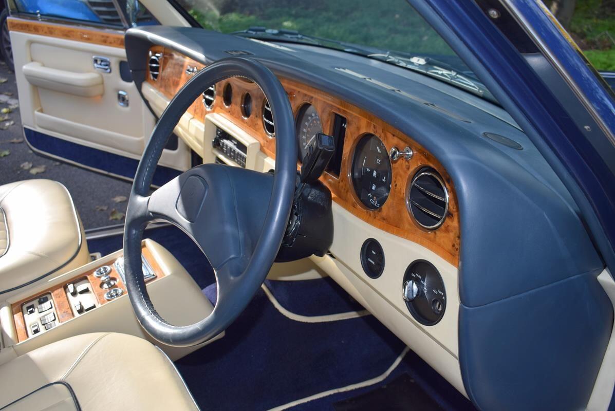 Rolls-Royce Silver Spirit view 14