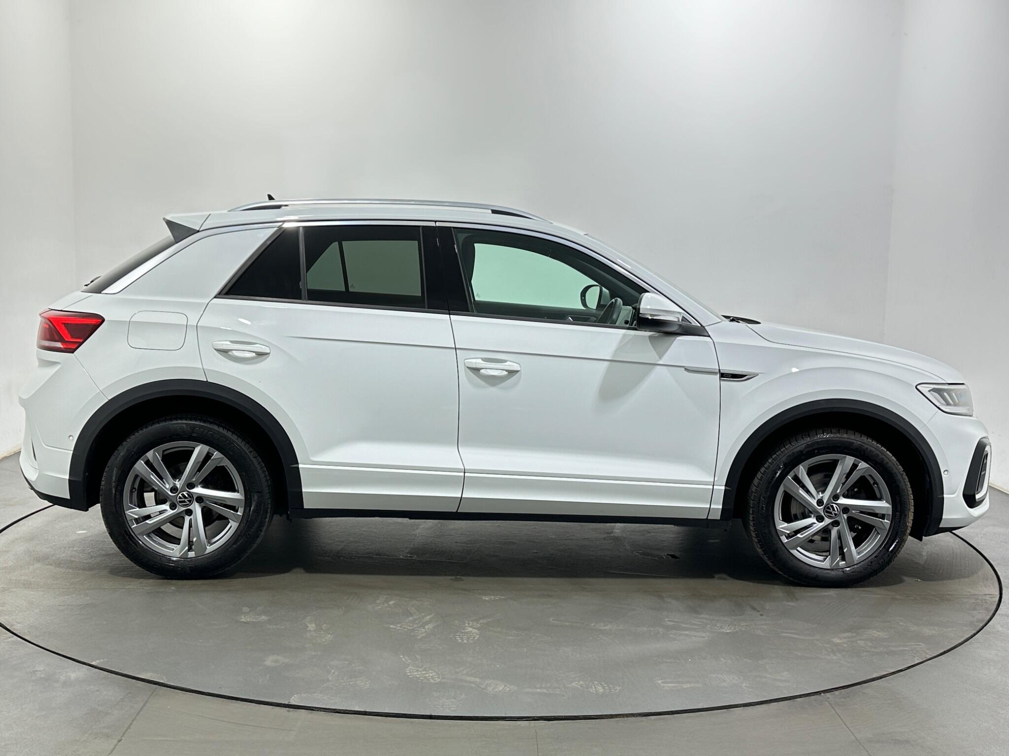 Volkswagen T-Roc view 9