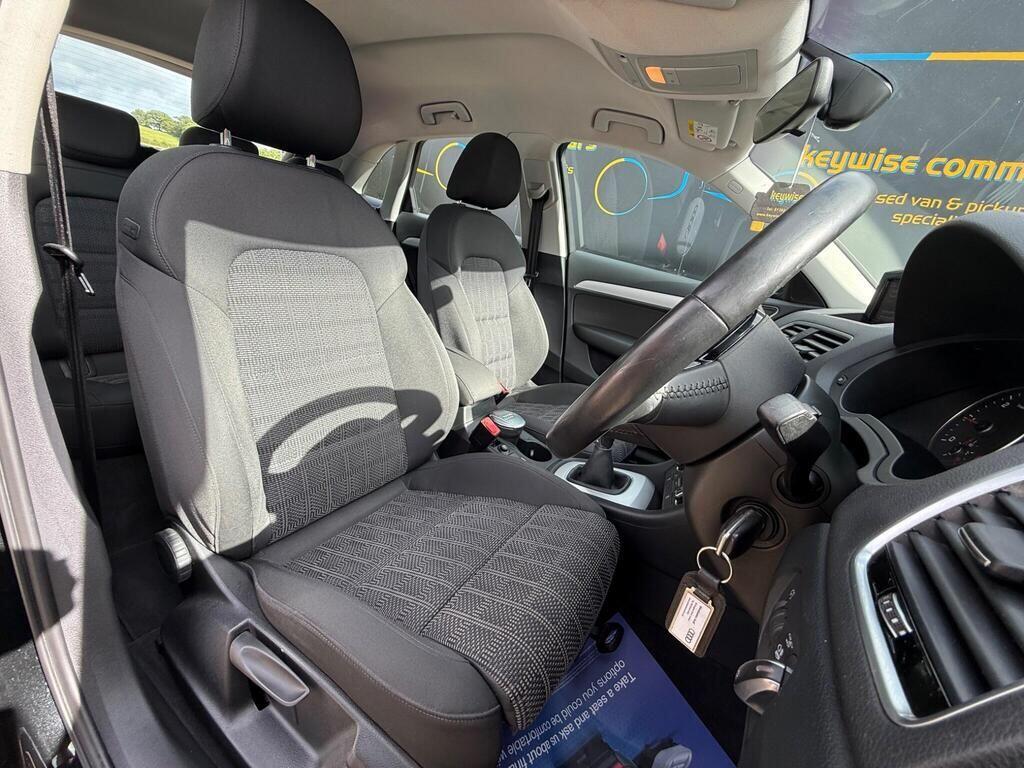 Audi Q3 view 14