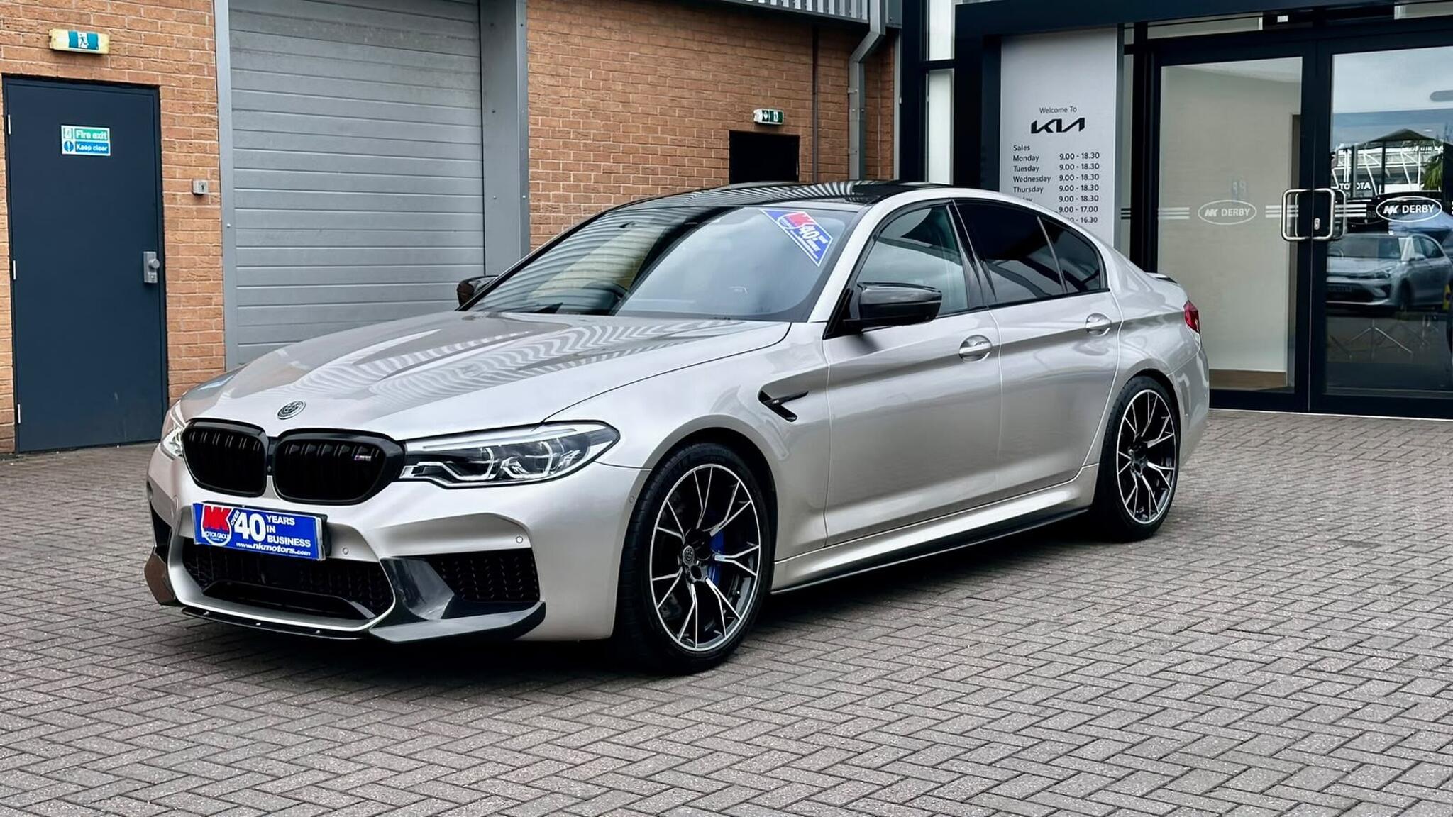 BMW M5 view 16