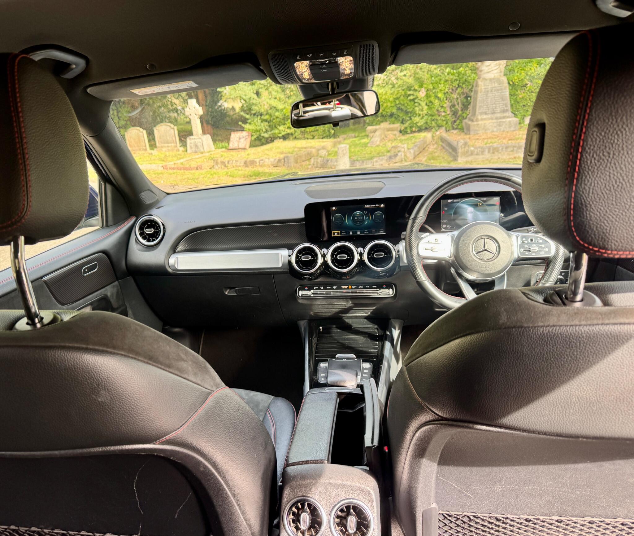 Mercedes-Benz GLB view 27