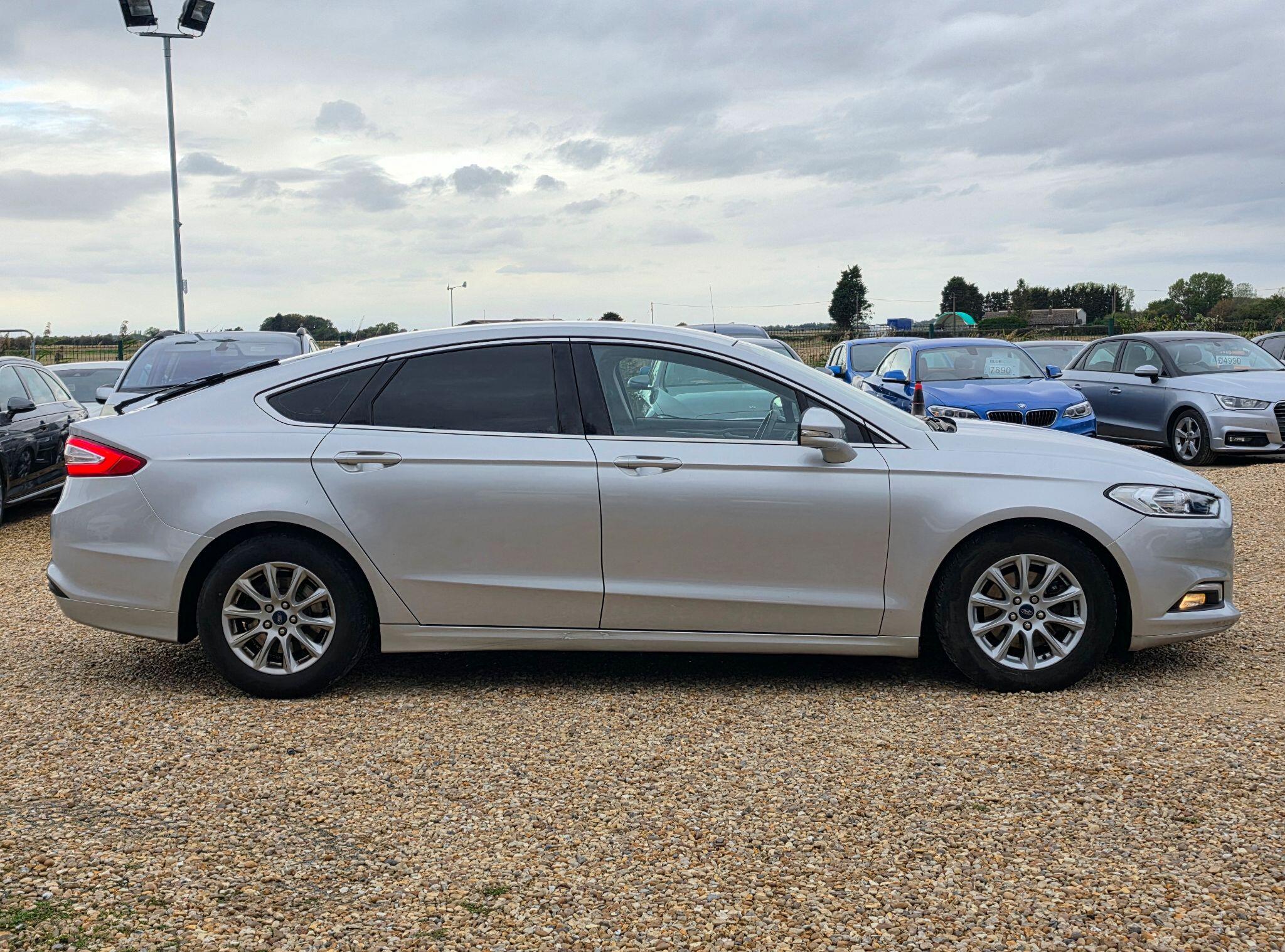 Ford Mondeo view 5