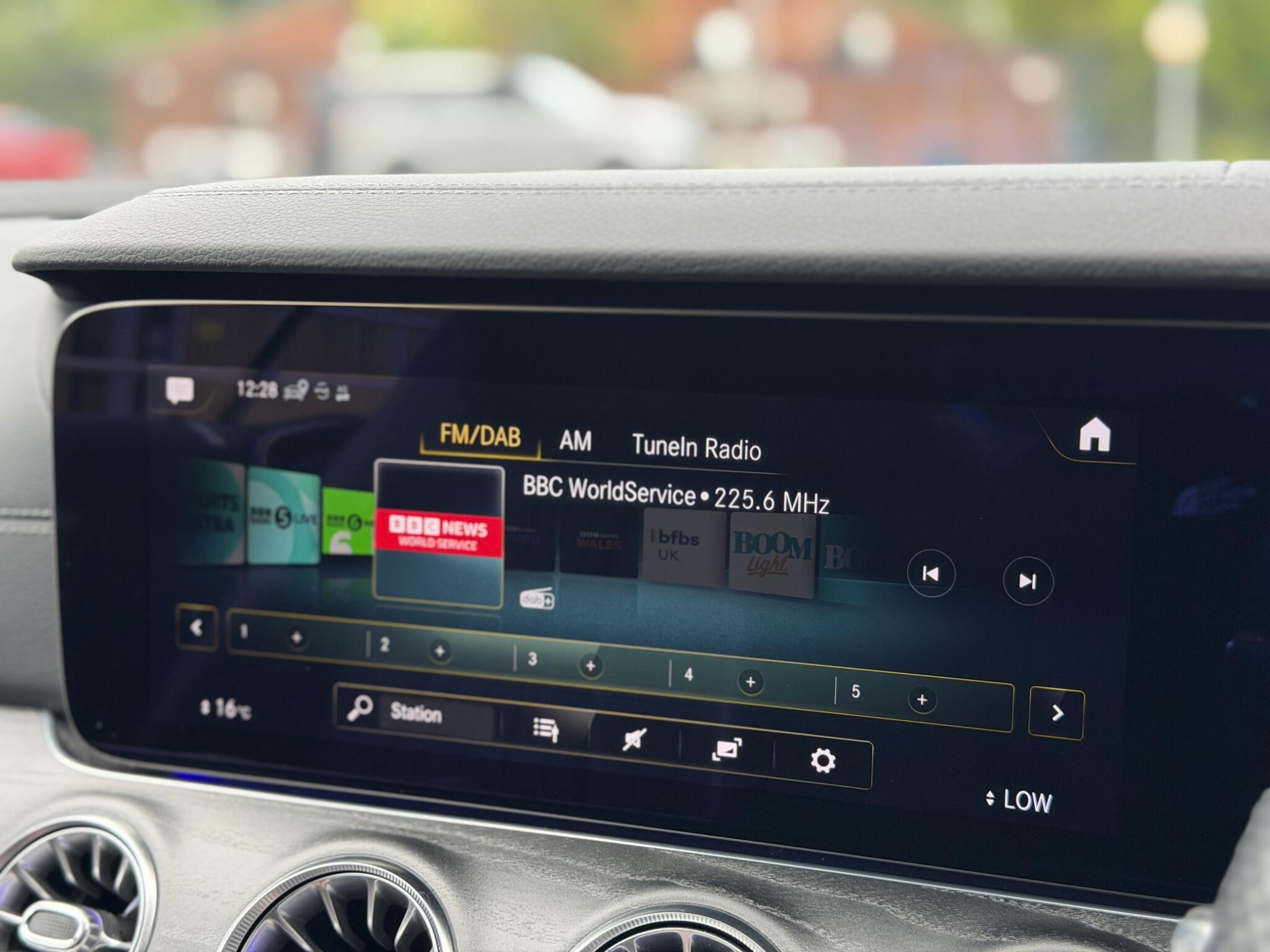 Mercedes-Benz E-Class view 33