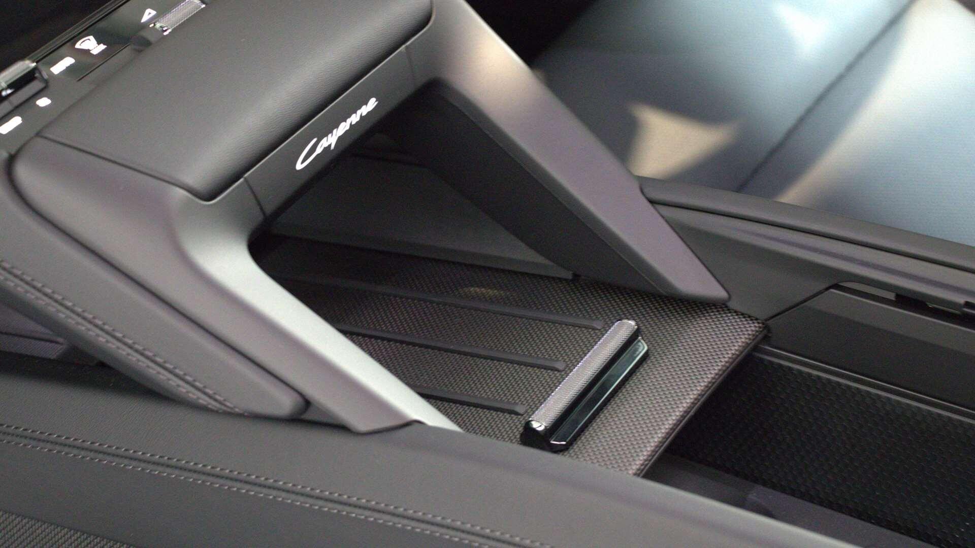 Porsche Cayenne view 22