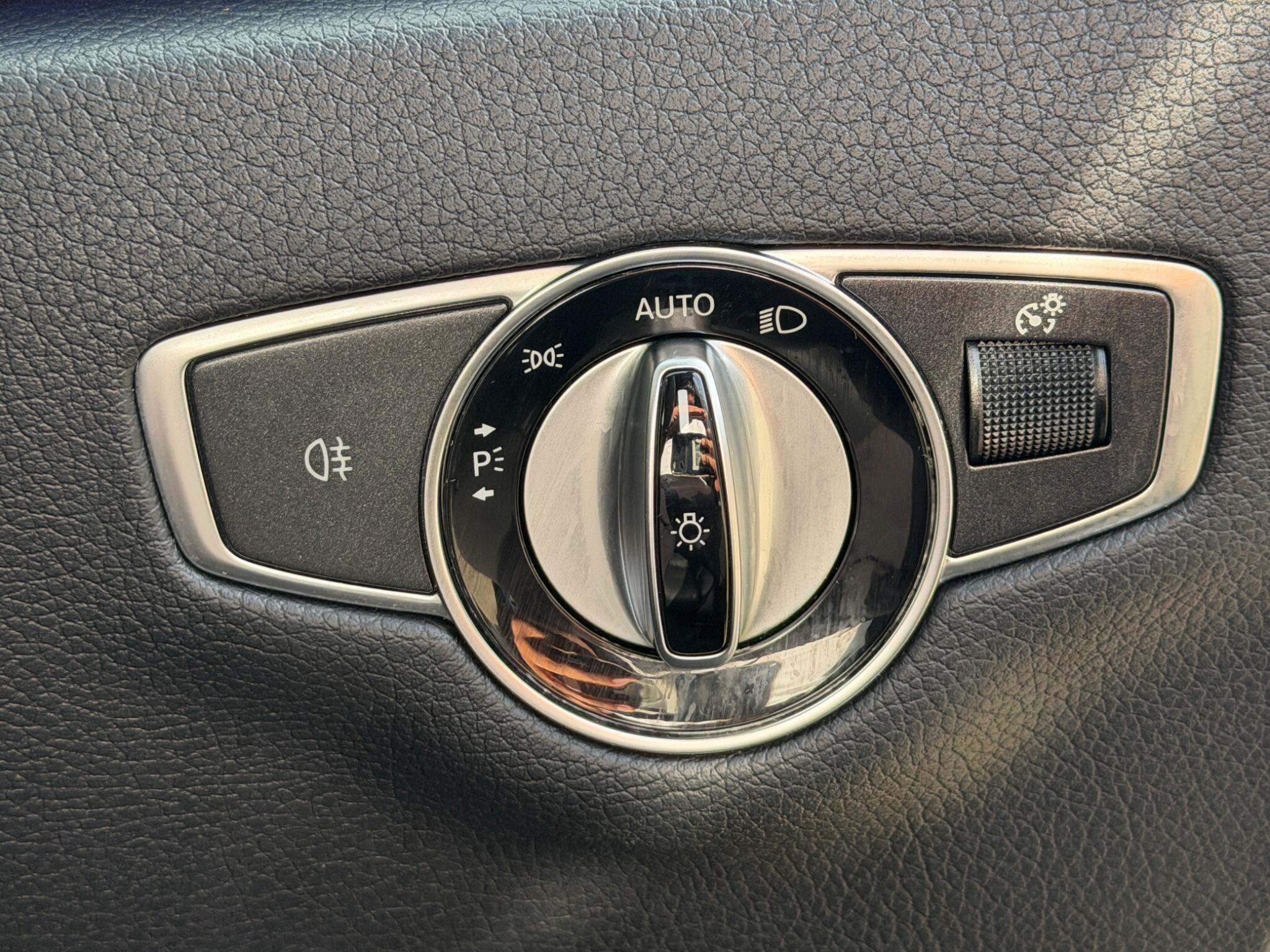 Mercedes-Benz E-Class view 23