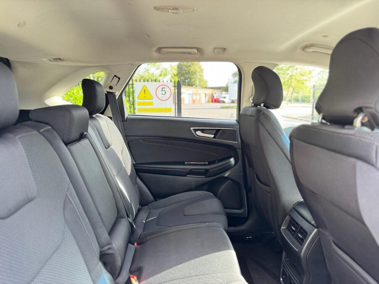 Ford Edge view 29