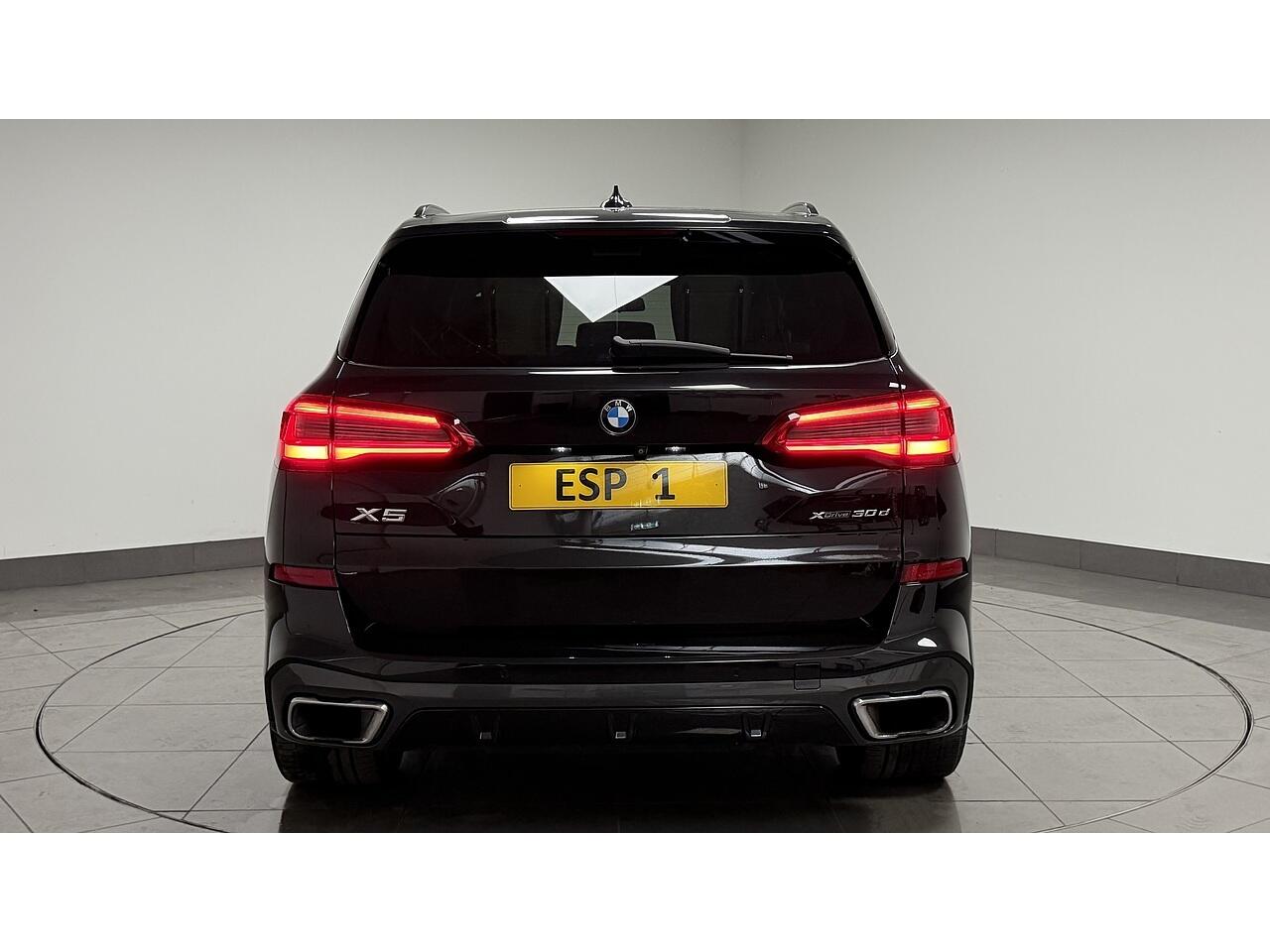 BMW X5 view 8
