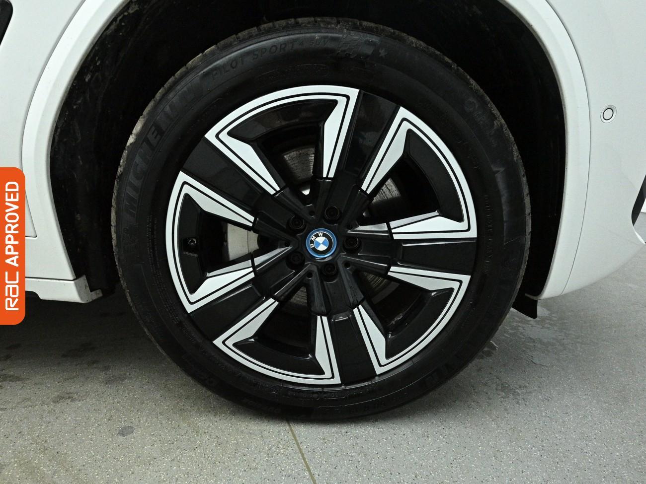 BMW iX3 view 15