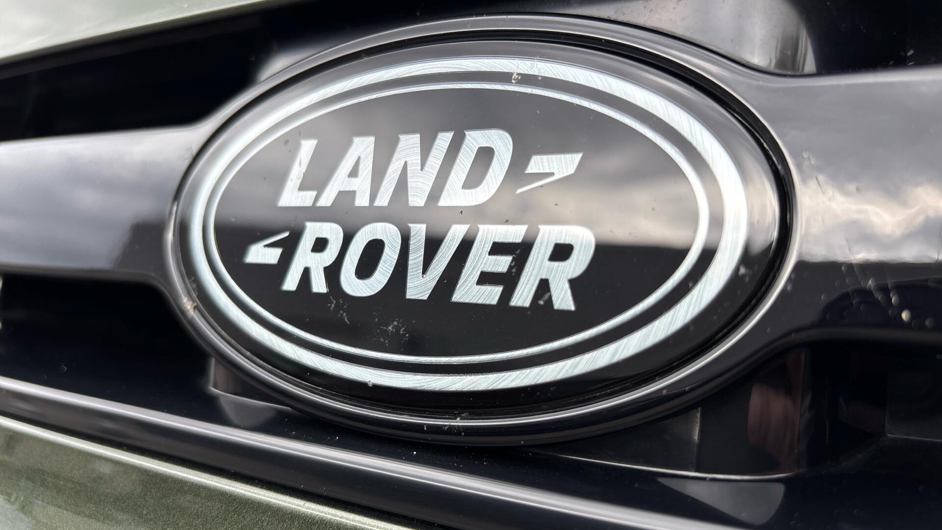 Land Rover Defender view 45