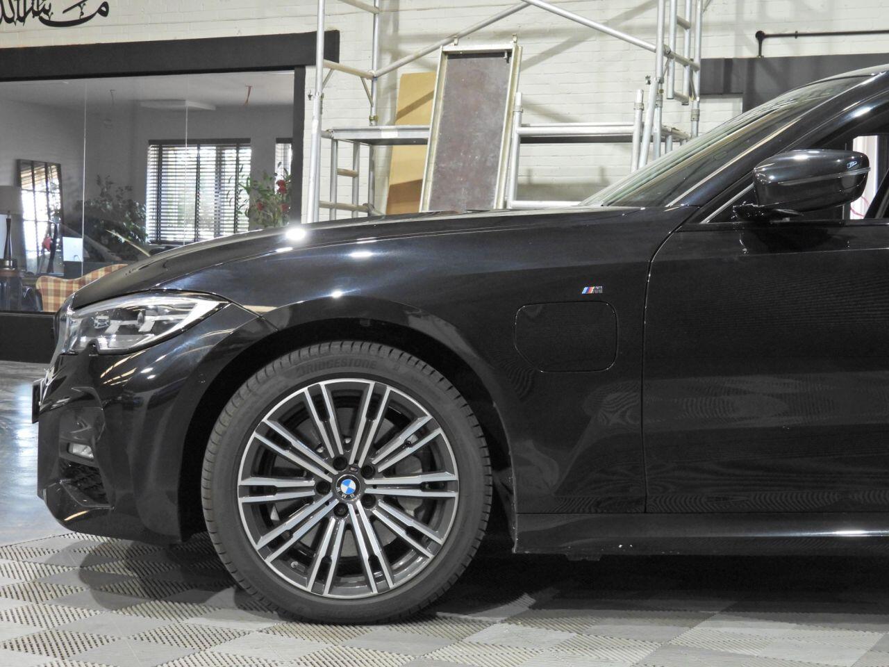 BMW 3 Series view 14