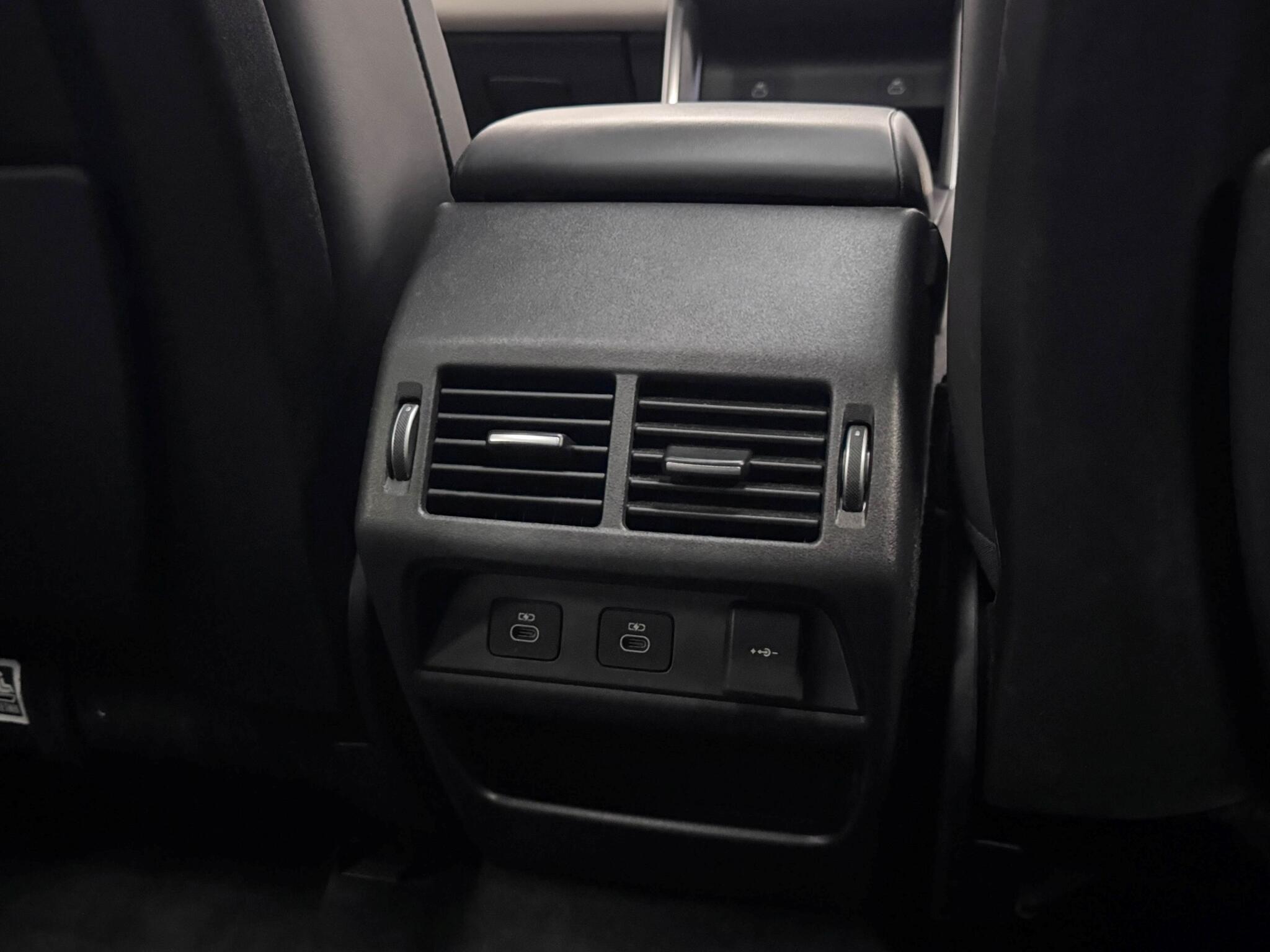 Land Rover Discovery Sport view 21
