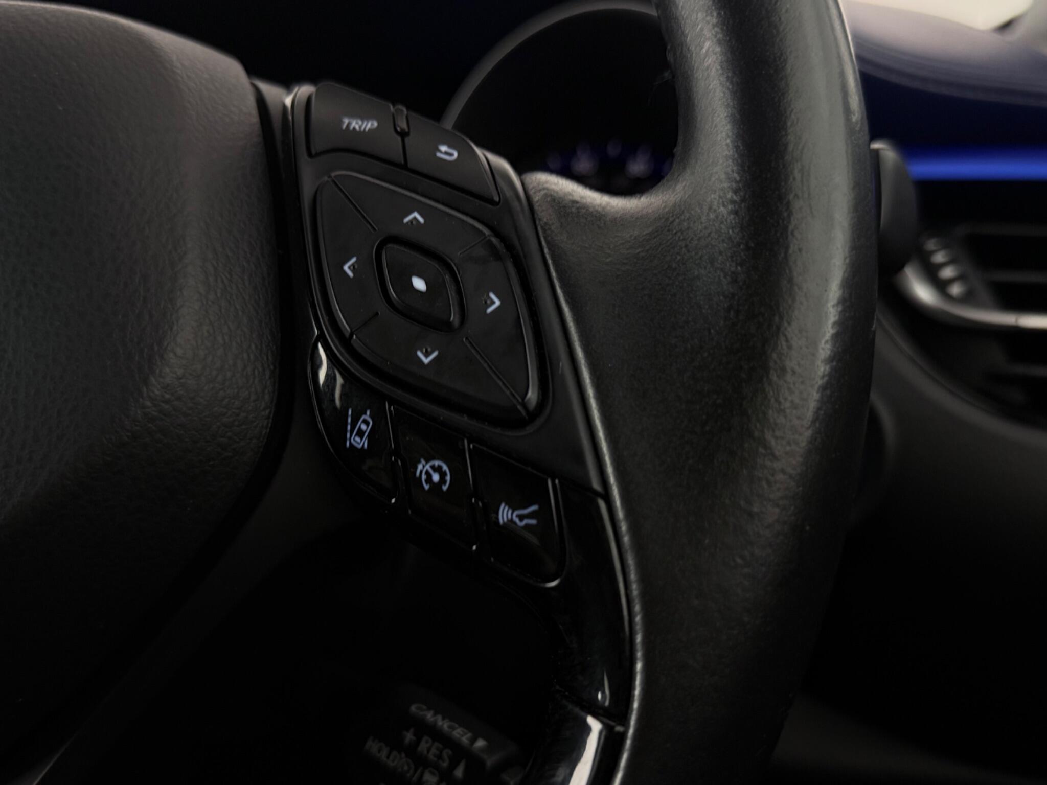 Toyota C-HR view 16