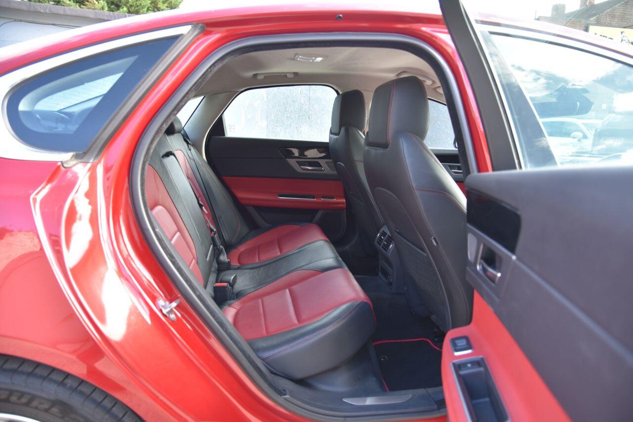 Jaguar XF view 26