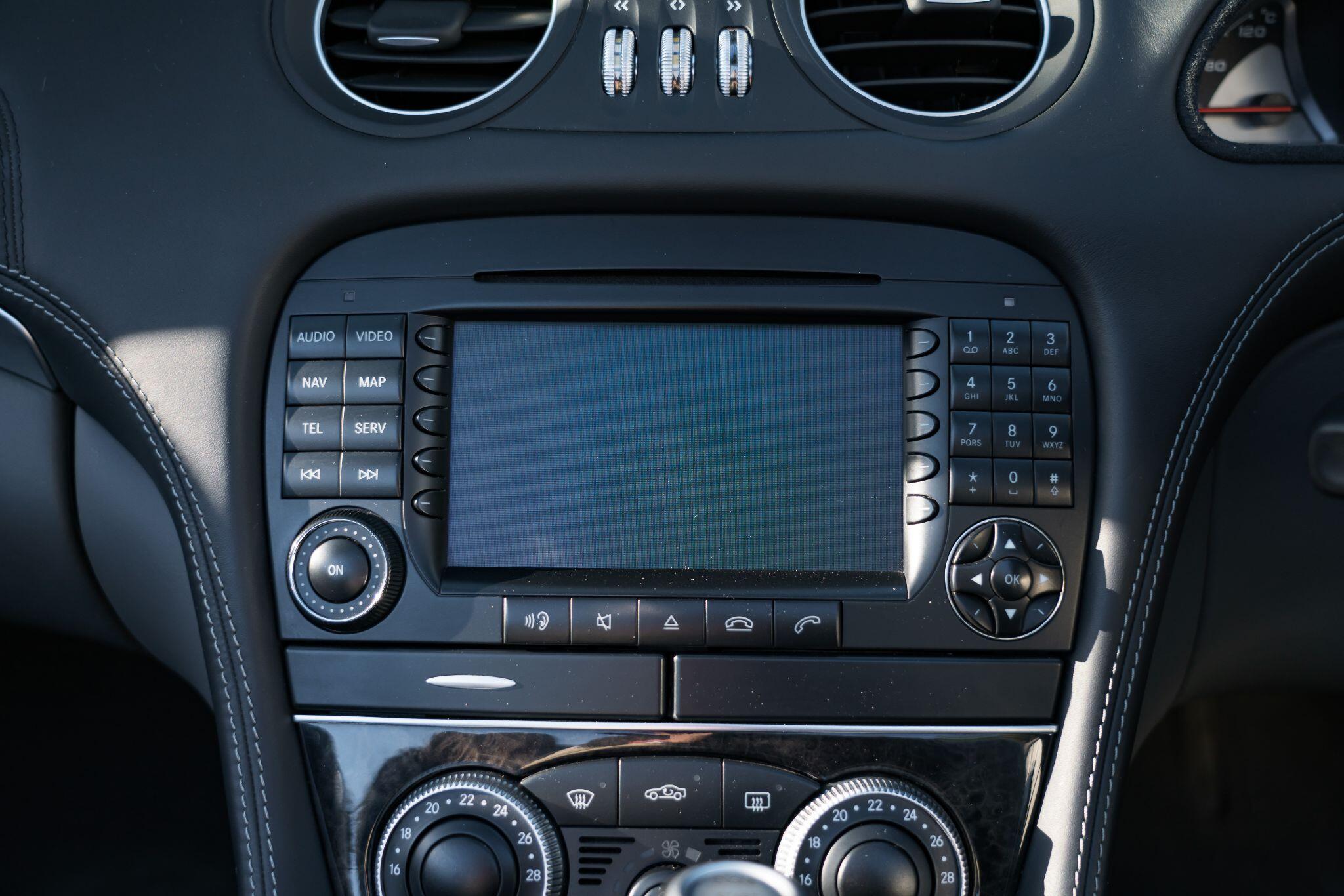 Mercedes-Benz SL view 27