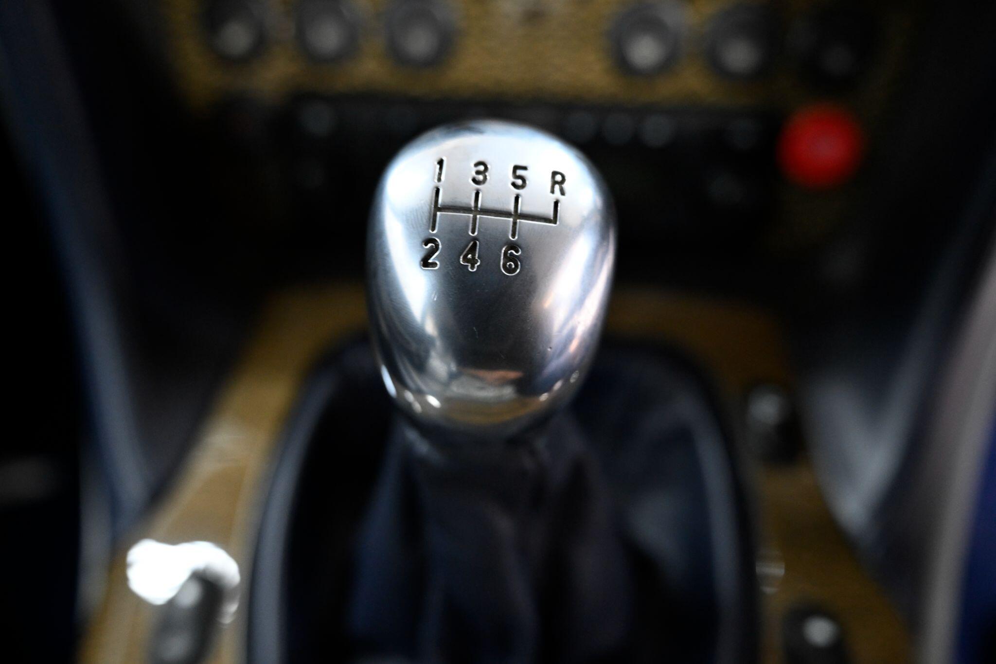 Aston Martin DB7 view 17