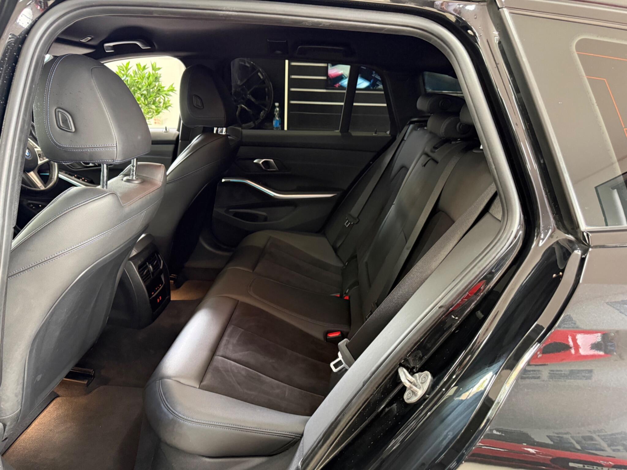 BMW 3 Series view 35