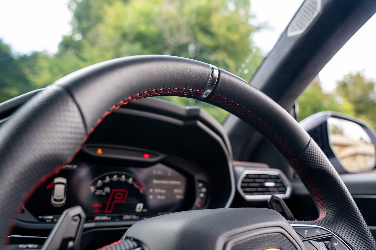 Lamborghini Urus view 81
