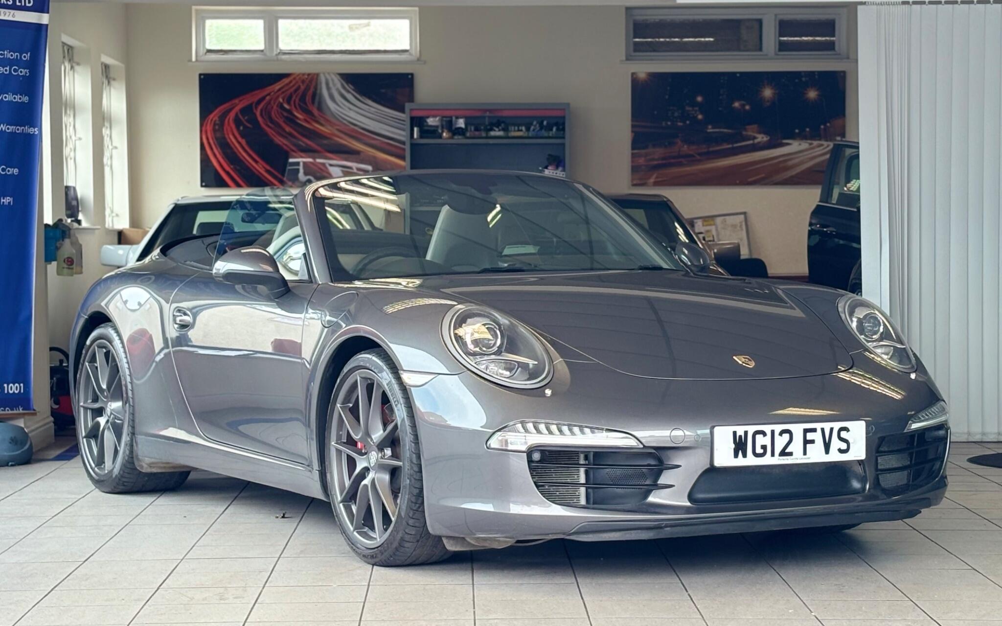 Porsche 911 view 5