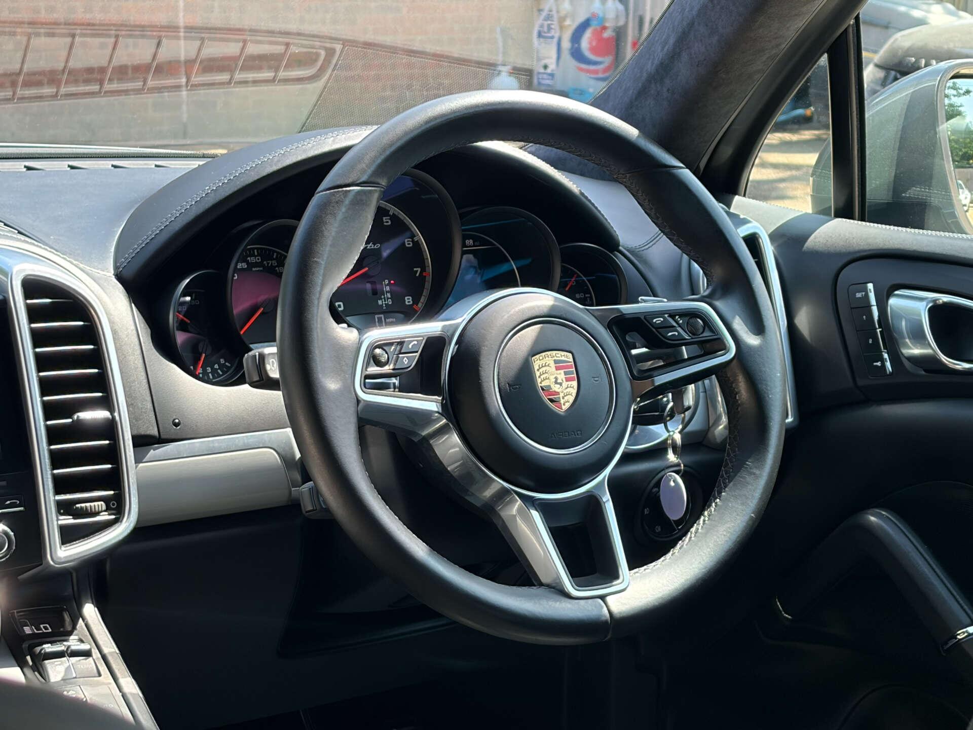 Porsche Cayenne view 27